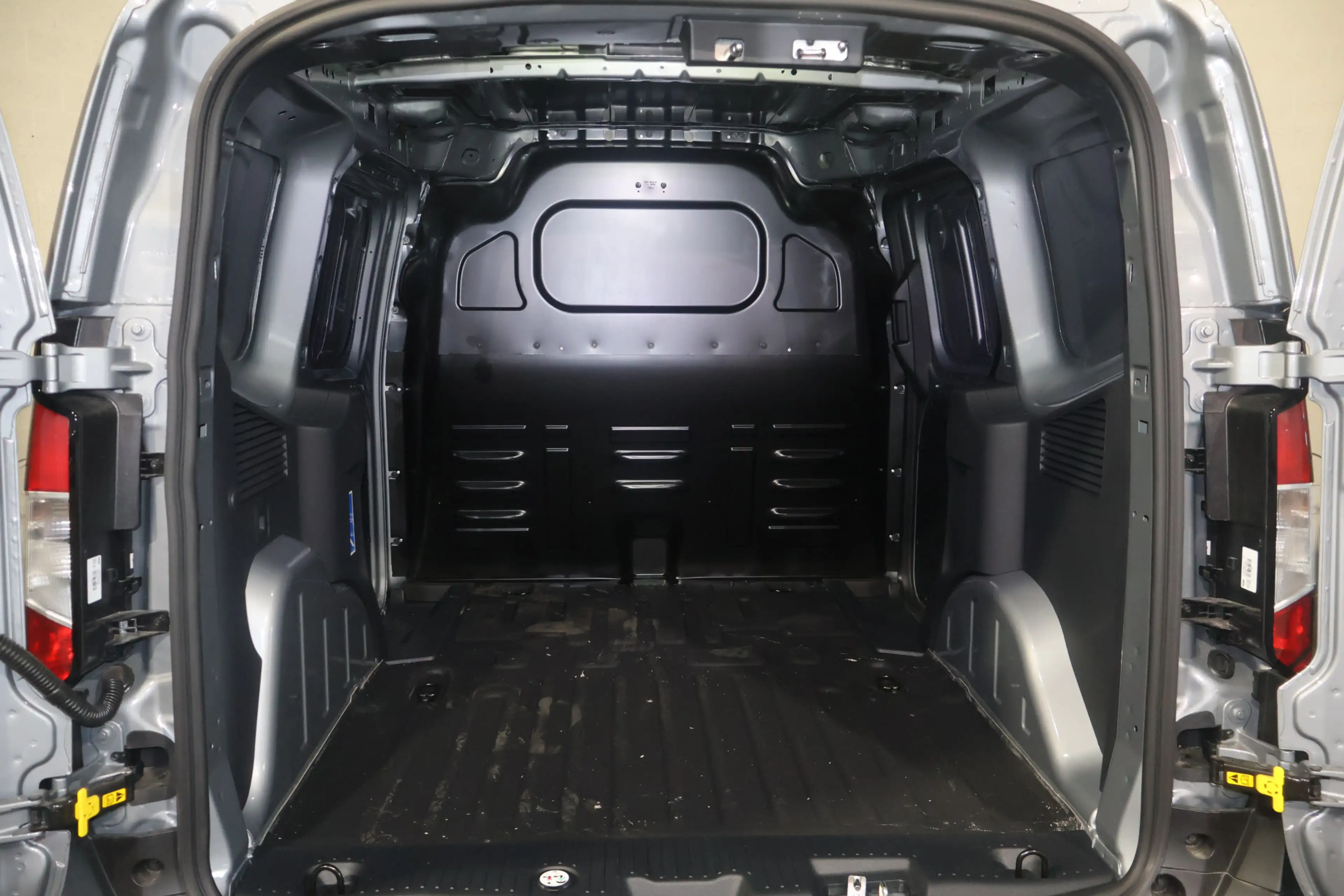 Ford Transit Courier E-Transit Limited 44 kWh Airco — photo 12