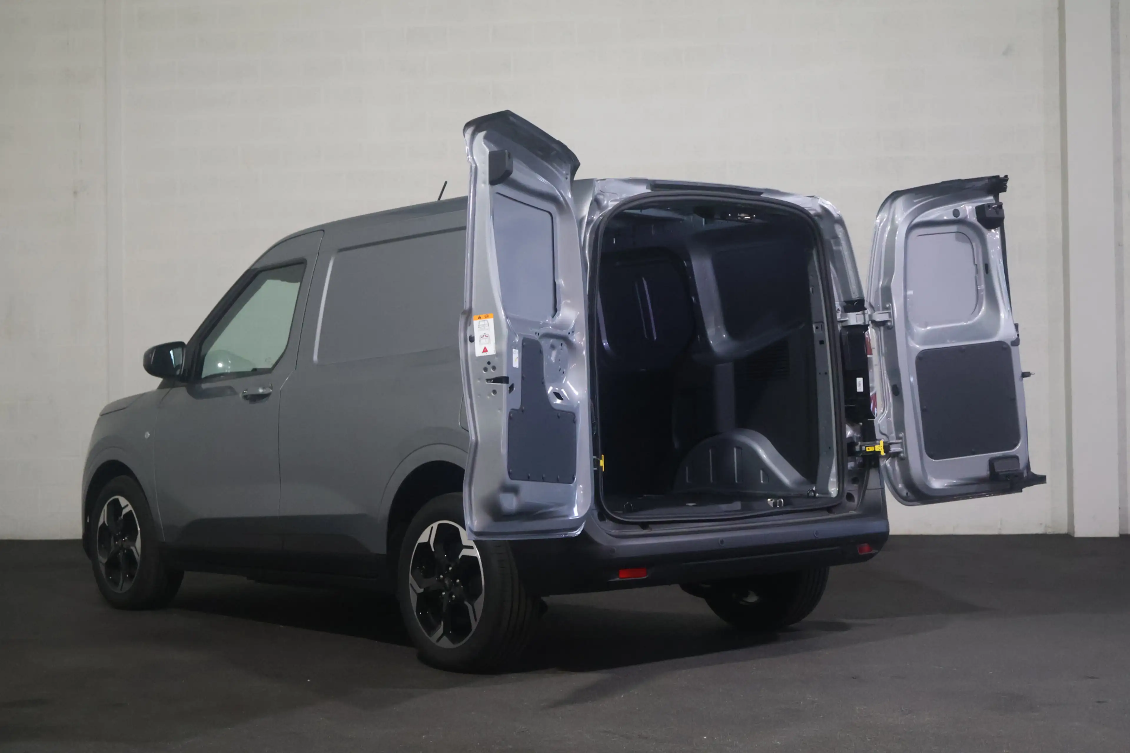 Ford Transit Courier E-Transit Limited 44 kWh Airco — photo 8
