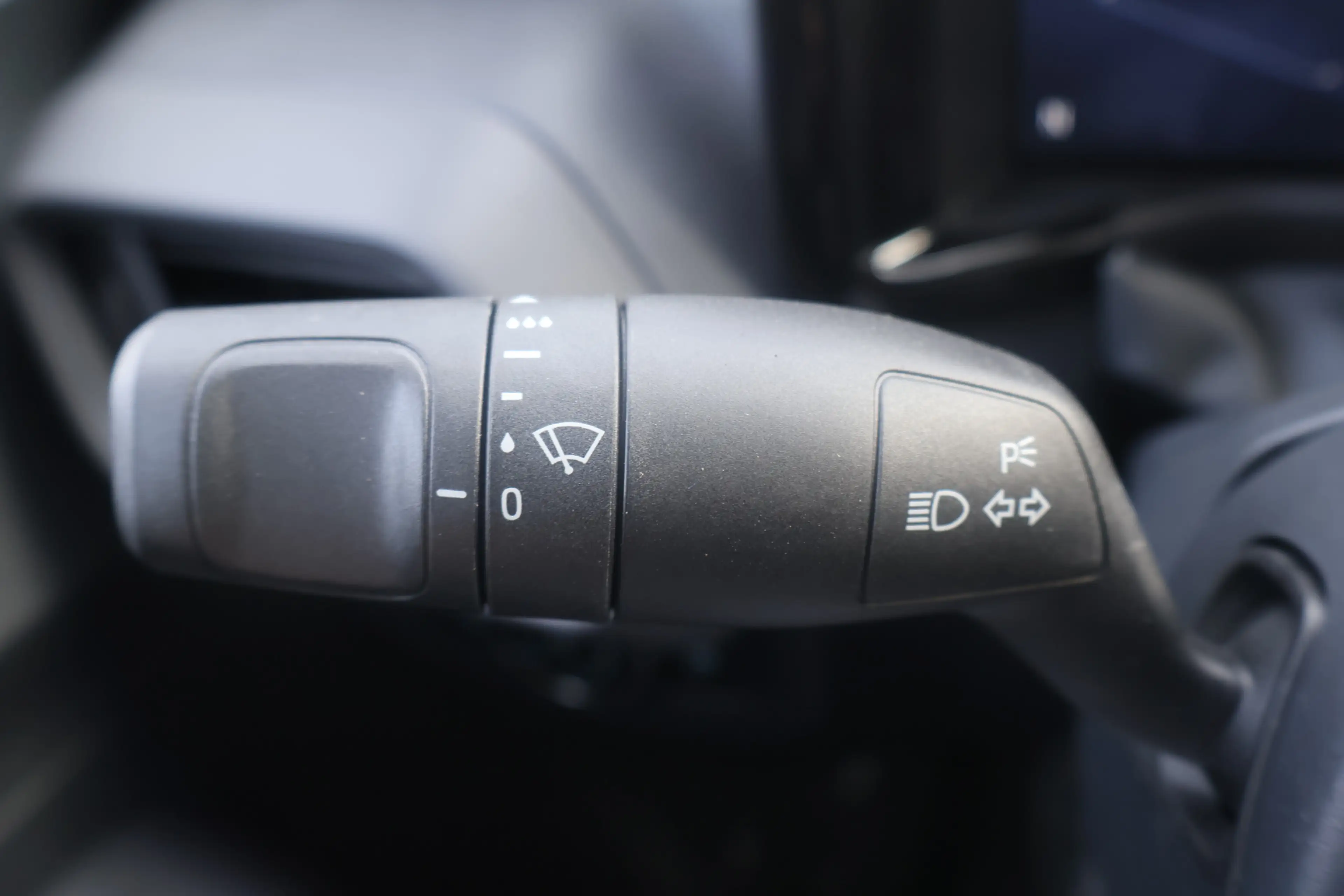 Ford Transit Courier E-Transit Limited 44 kWh Airco — photo 25