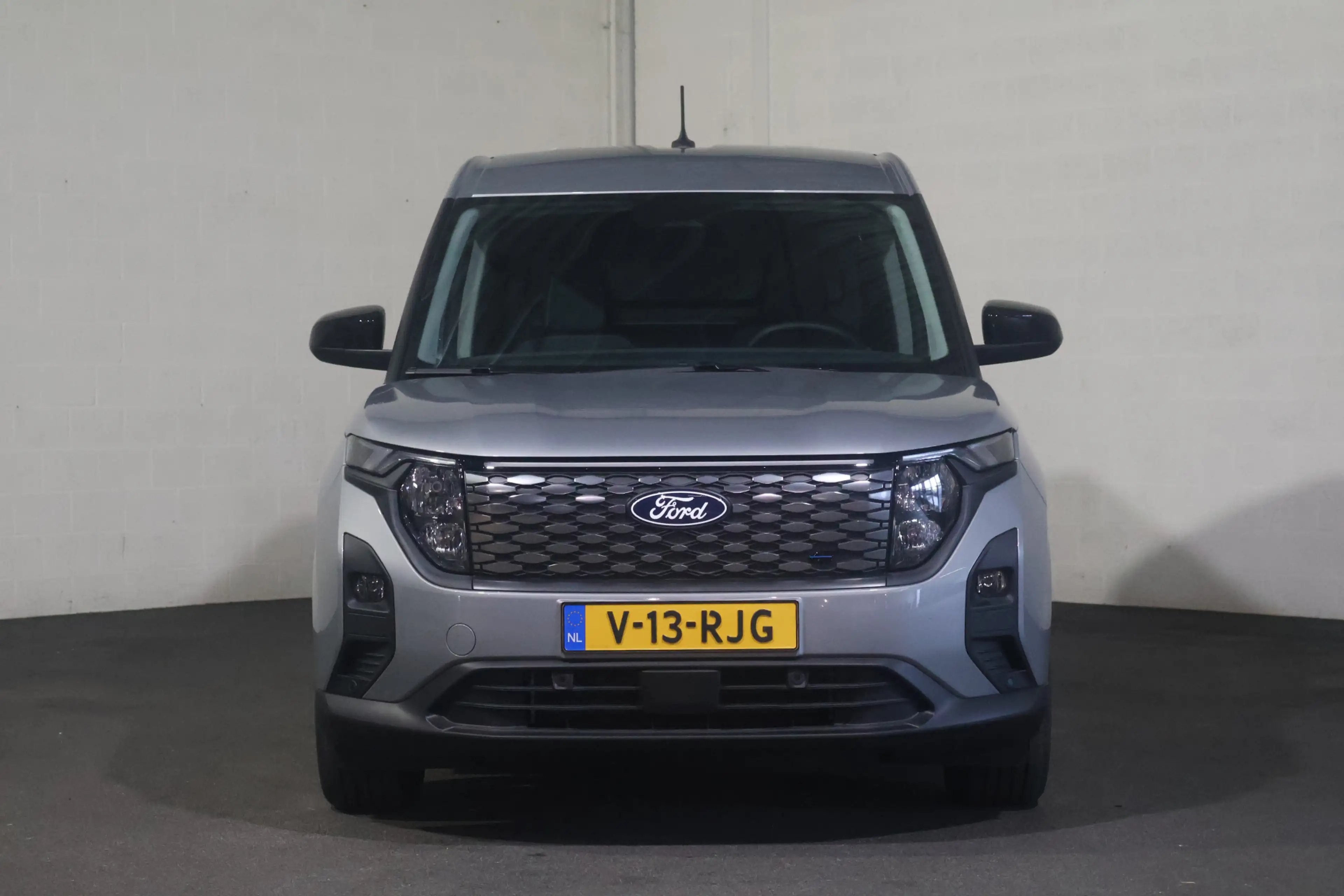 Ford Transit Courier E-Transit Limited 44 kWh Airco — photo 5