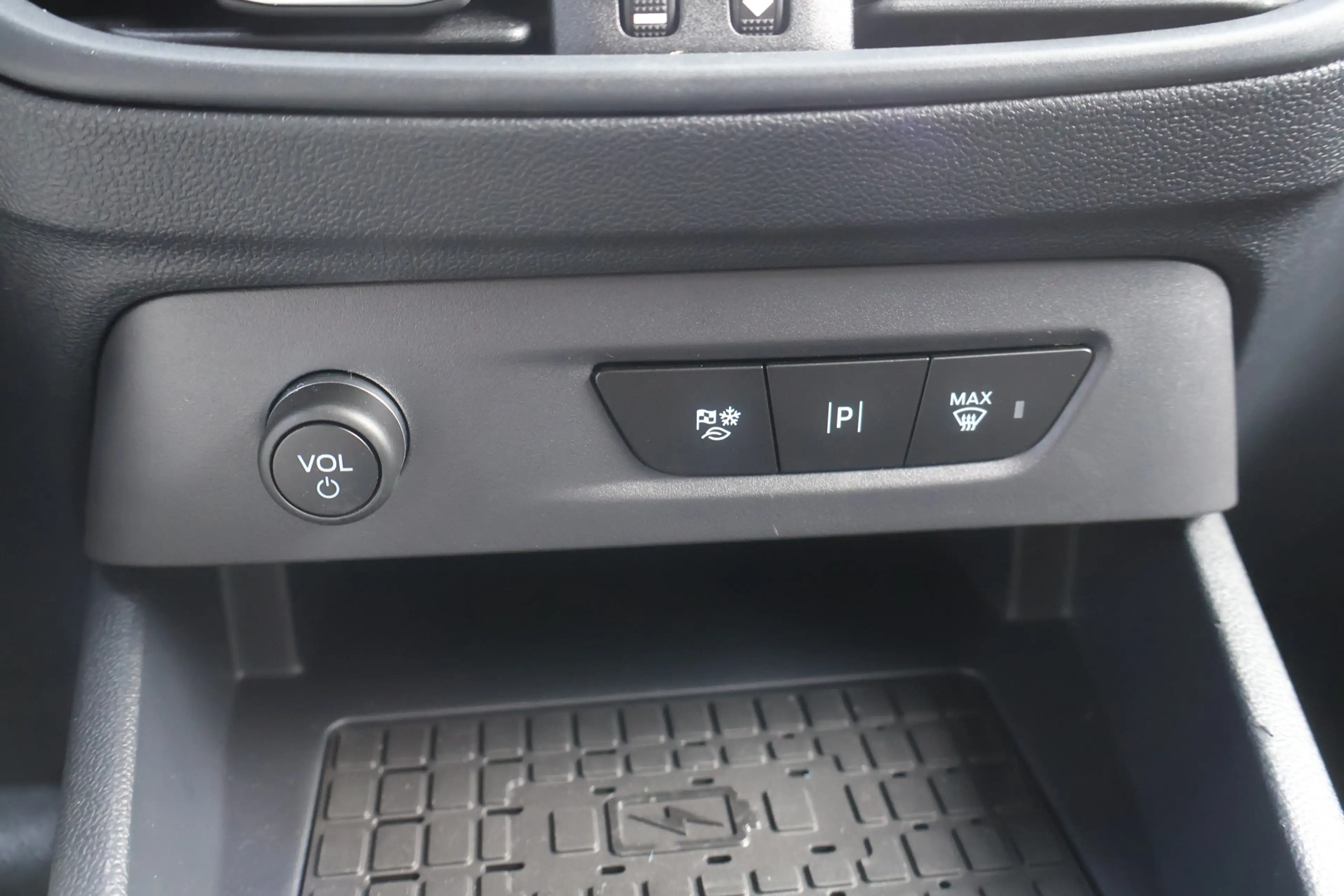 Ford Transit Courier E-Transit Limited 44 kWh Airco — photo 29