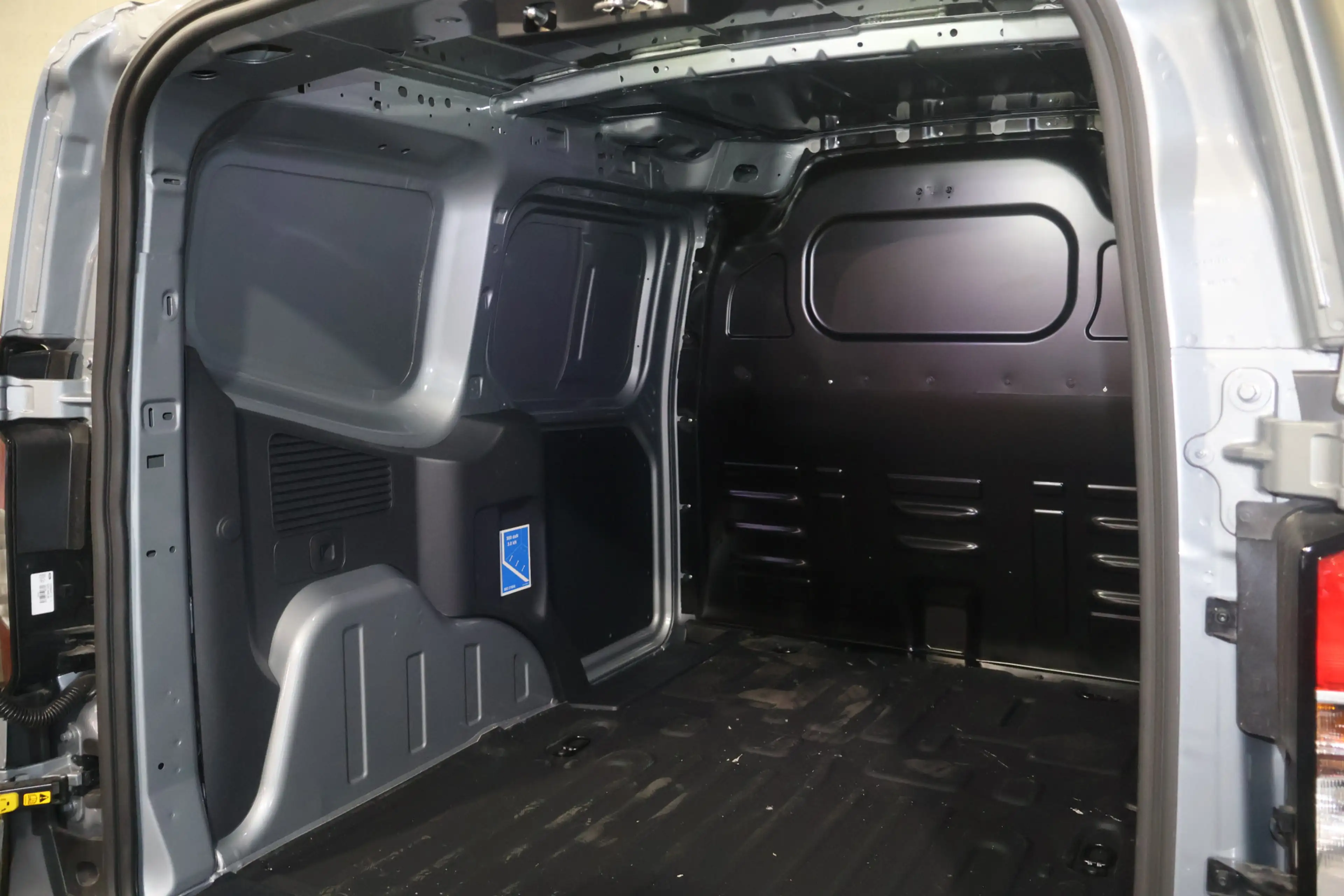 Ford Transit Courier E-Transit Limited 44 kWh Airco — photo 13