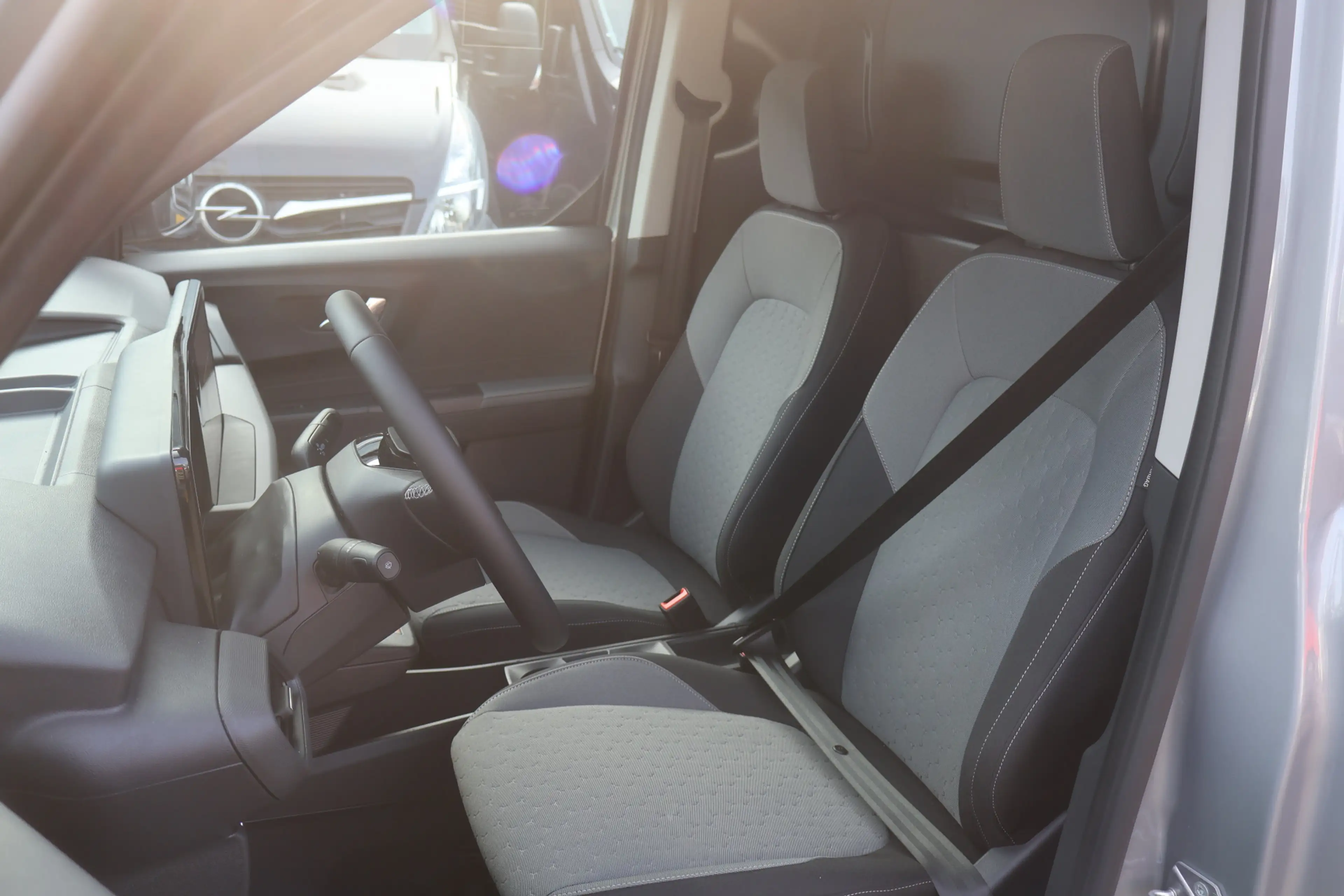 Ford Transit Courier E-Transit Limited 44 kWh Airco — photo 32