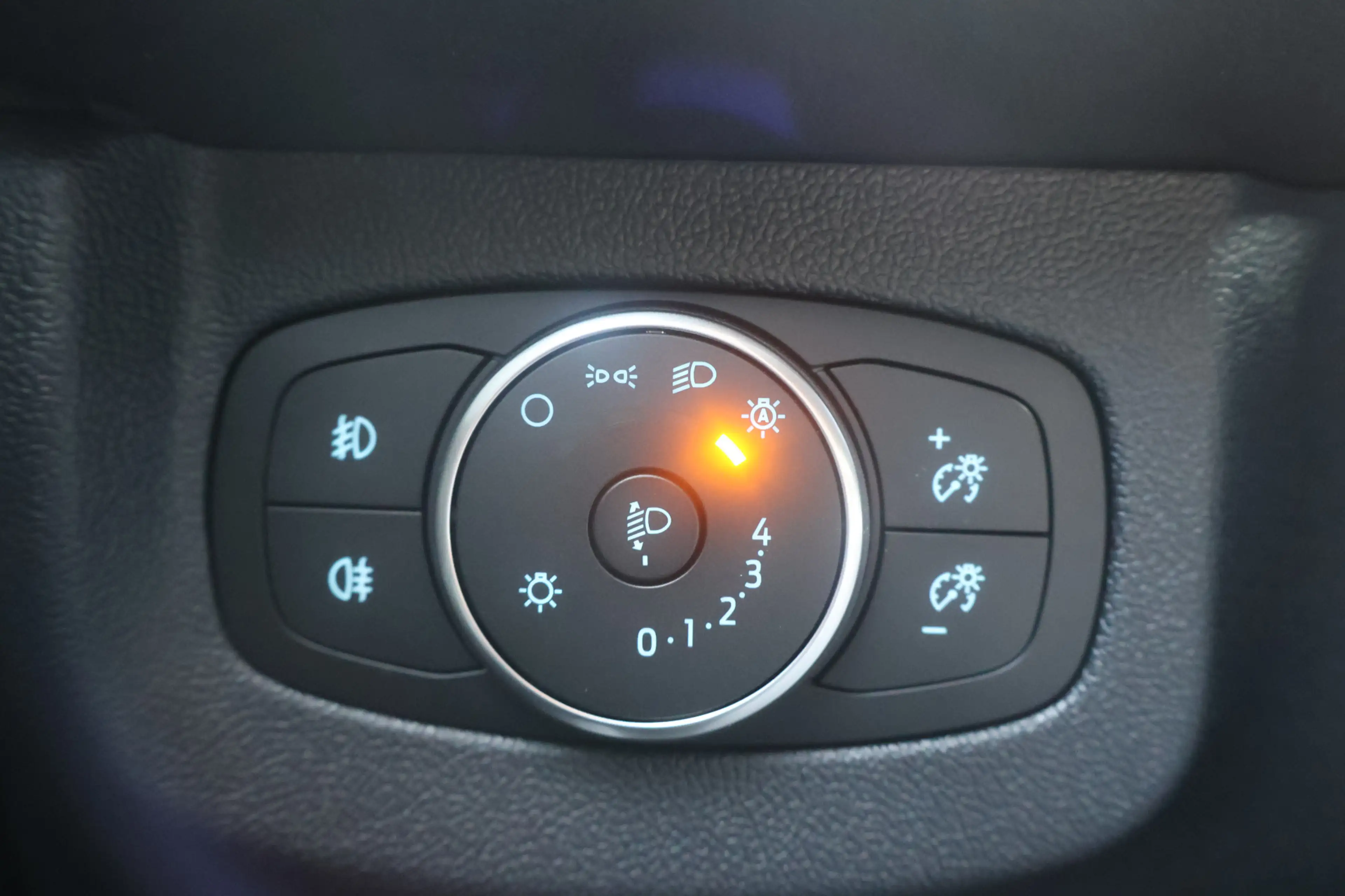 Ford Transit Courier E-Transit Limited 44 kWh Airco — photo 24