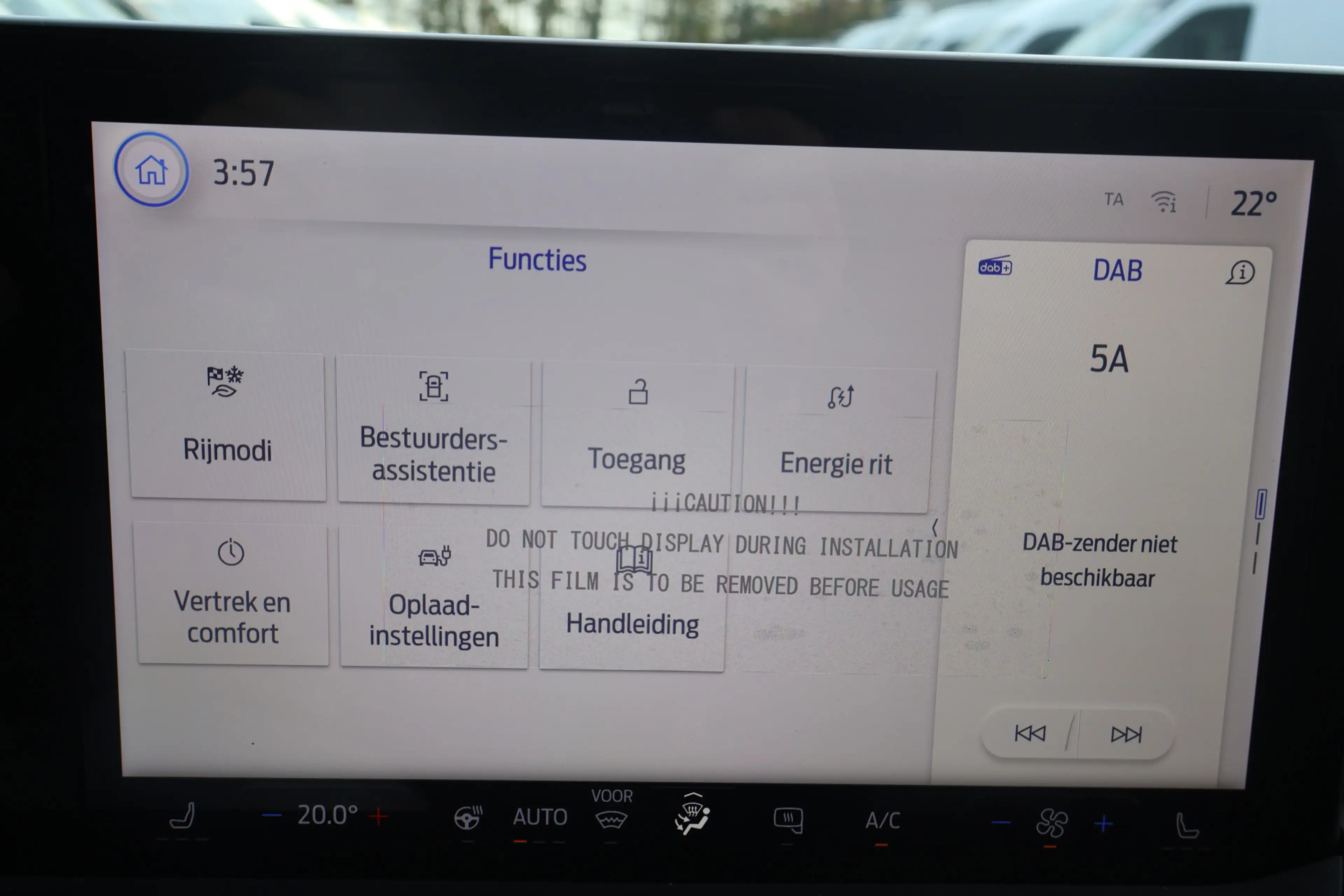 Ford Transit Courier E-Transit Limited 44 kWh Airco — photo 21