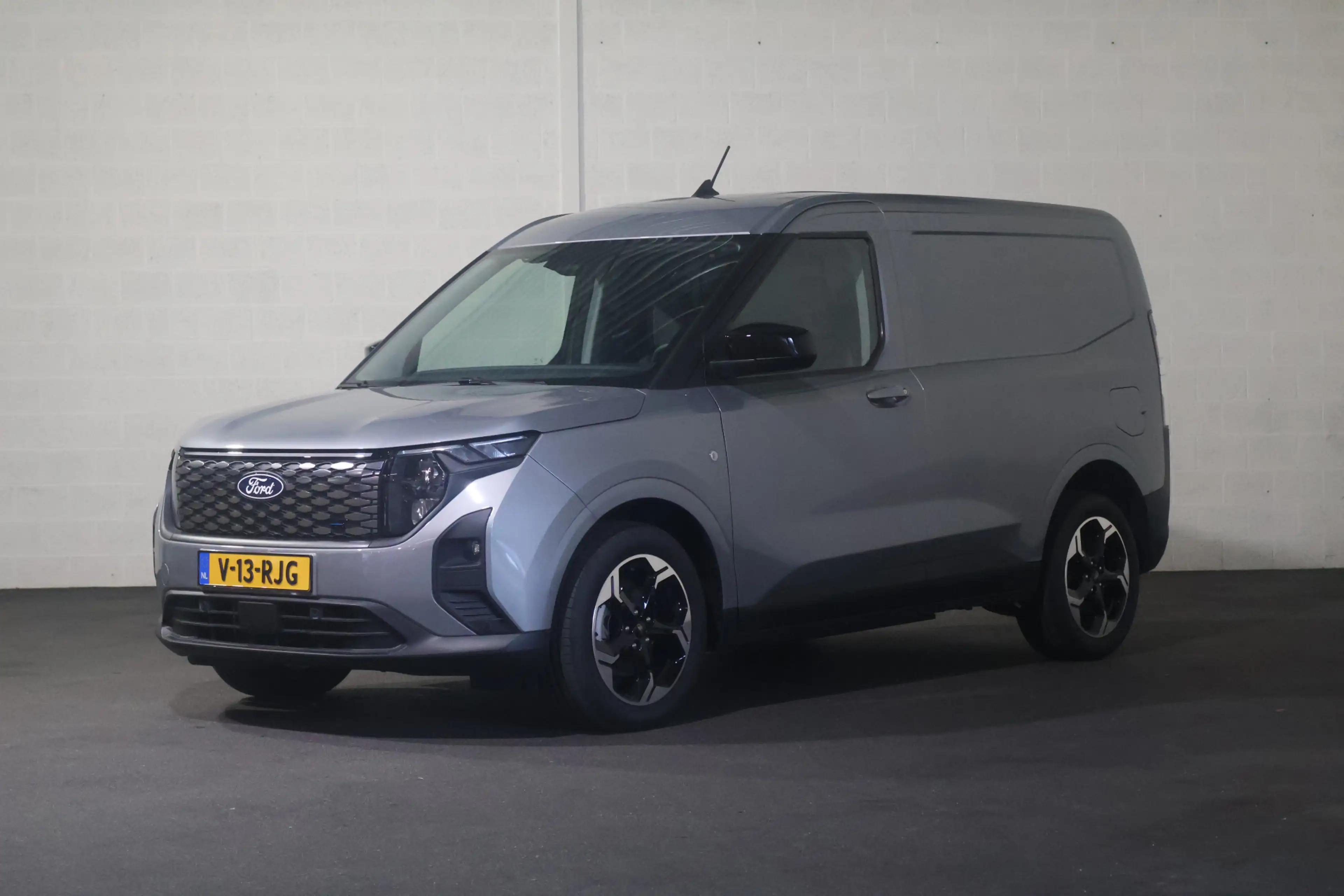 Ford Transit Courier E-Transit Limited 44 kWh Airco — photo 4