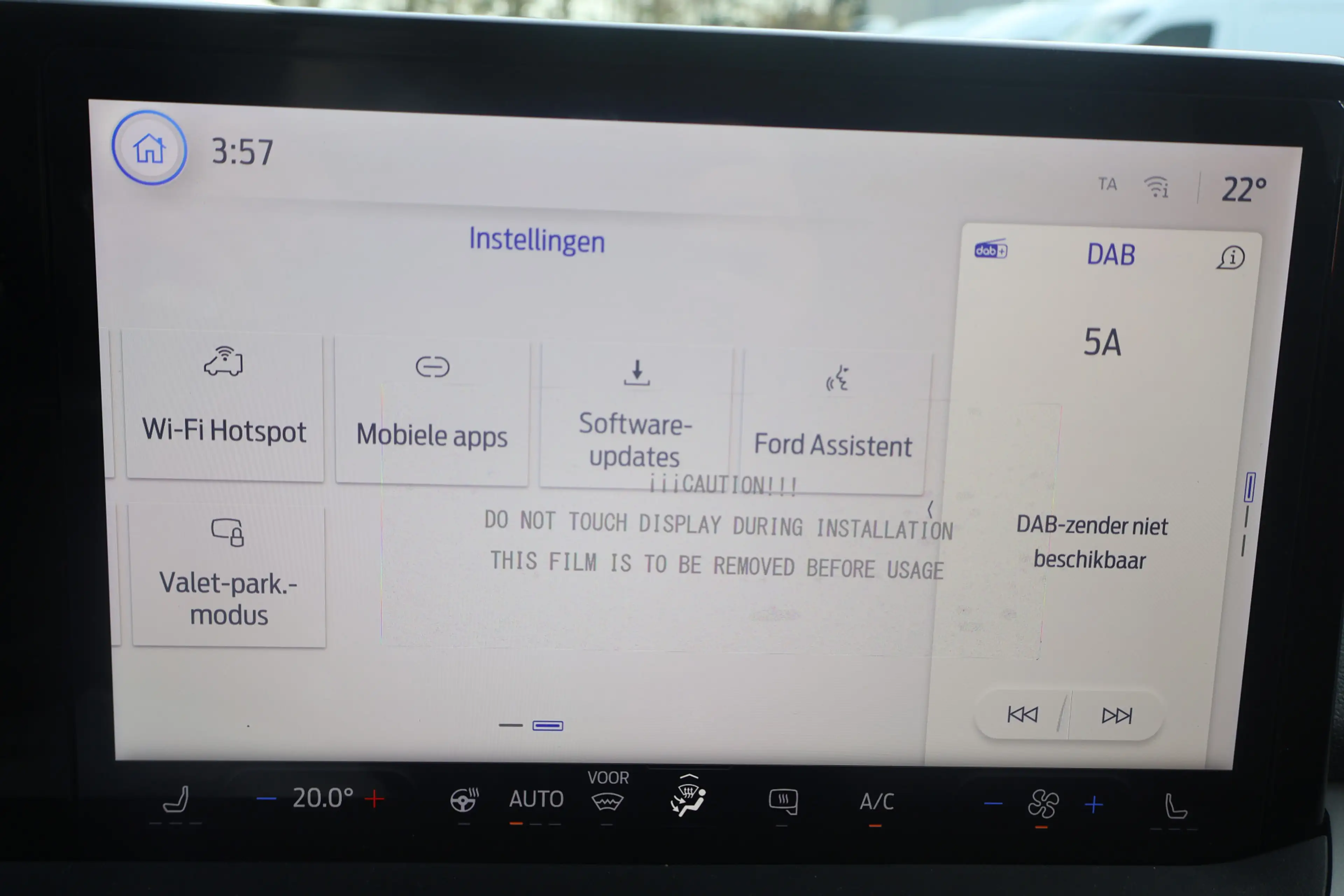 Ford Transit Courier E-Transit Limited 44 kWh Airco — photo 20