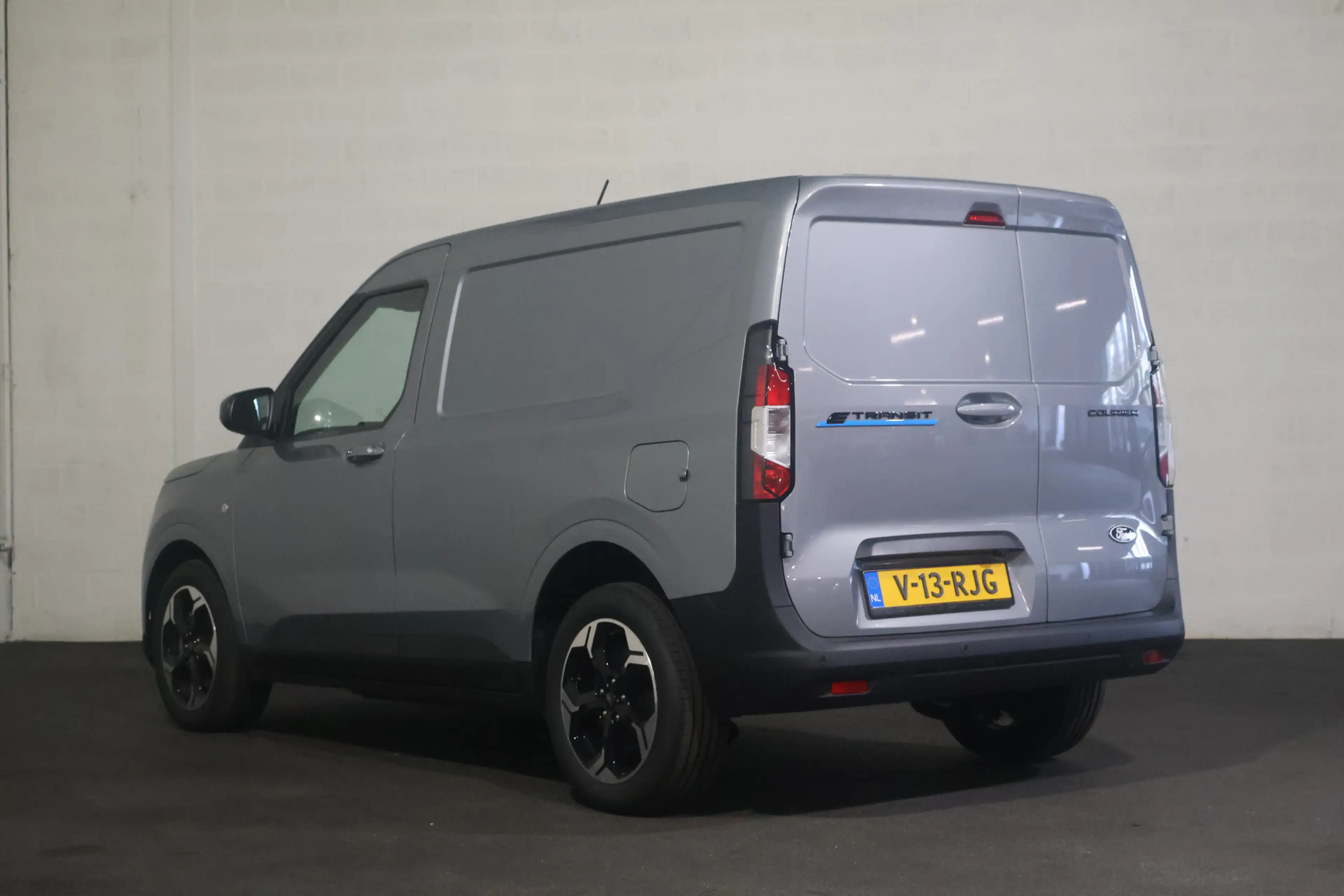 Ford Transit Courier E-Transit Limited 44 kWh Airco — photo 7