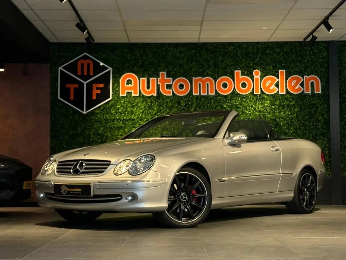 Mercedes-Benz CLK 320 Cabrio Elegance 218 PK V6 Grijs - 1