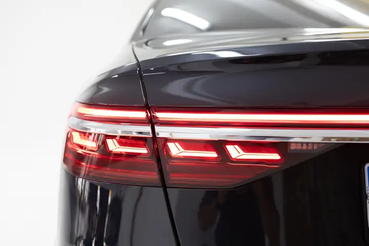 Audi A8 2020, foto 19