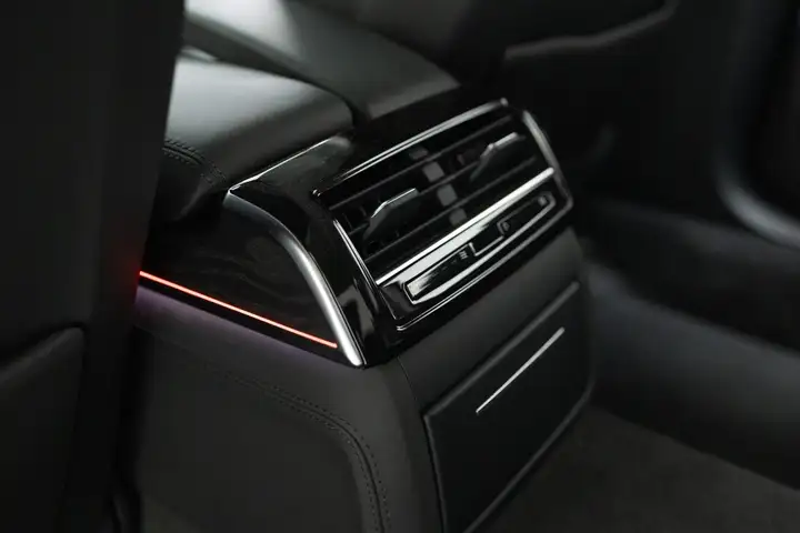 Audi A8 2020, foto 27