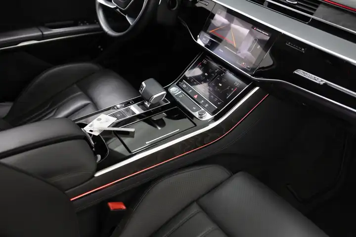 Audi A8 2020, foto 16