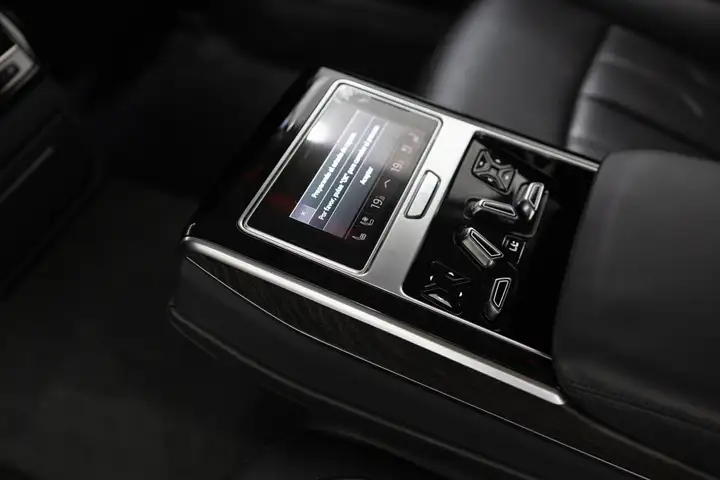 Audi A8 2020, foto 24