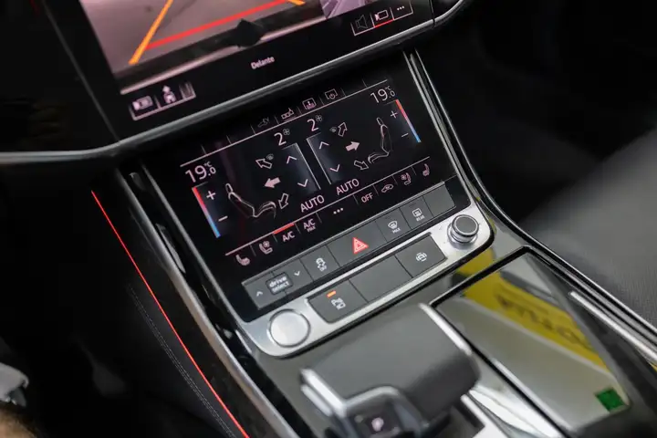 Audi A8 2020, foto 7