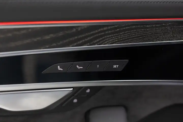 Audi A8 2020, foto 26