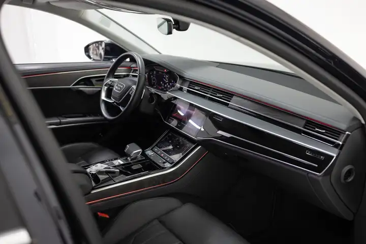 Audi A8 2020, foto 15