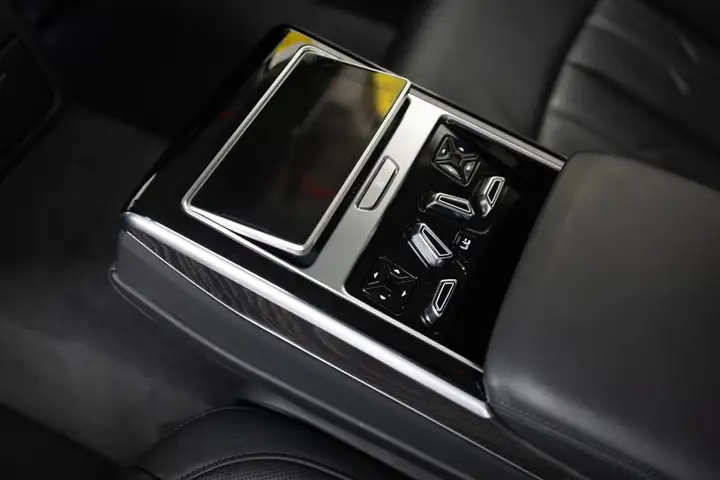 Audi A8 2020, foto 13