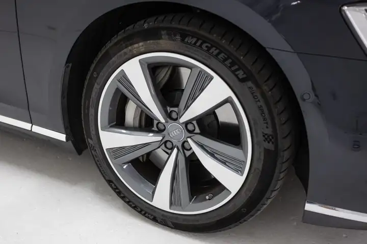 Audi A8 2020, foto 39