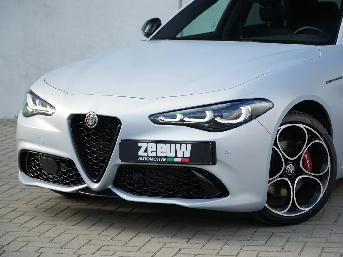 Alfa Romeo Giulia 2.0 Turbo 280 PK Competizione Q4 AWD | Pano | Harm Gris - 2