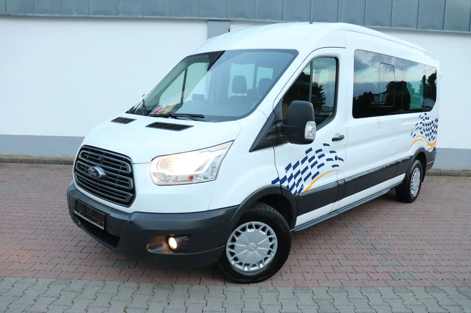 Ford Transit TRANSIT L3H2 TREND 9-SITZER/ROLLSTUHLHEBEBÜHNE Weiß - 1