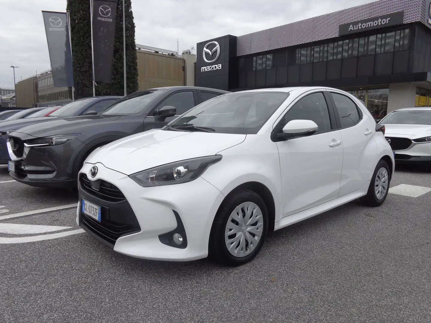 Mazda 2 2 IV 2022 1.5 vvt full hybrid Pure Plus Pack e-cvt Bianco - 1
