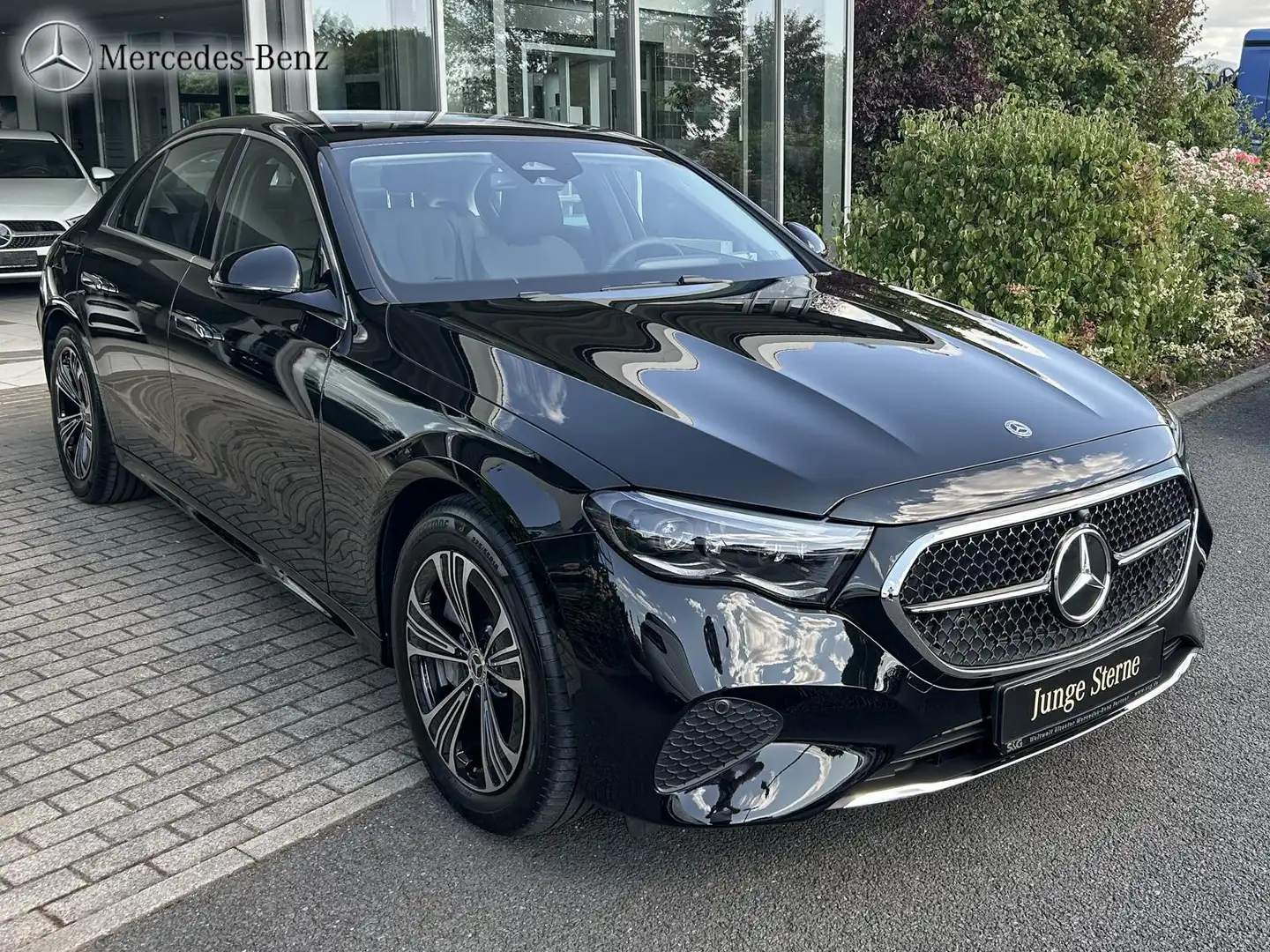 Mercedes-Benz E 450 d 4M Limousine Avantgarde MBUX+360°+18 Schwarz - 2