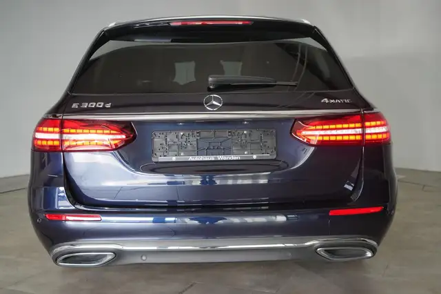Mercedes-Benz 300 view 6