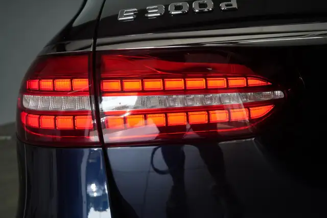 Mercedes-Benz 300 view 12
