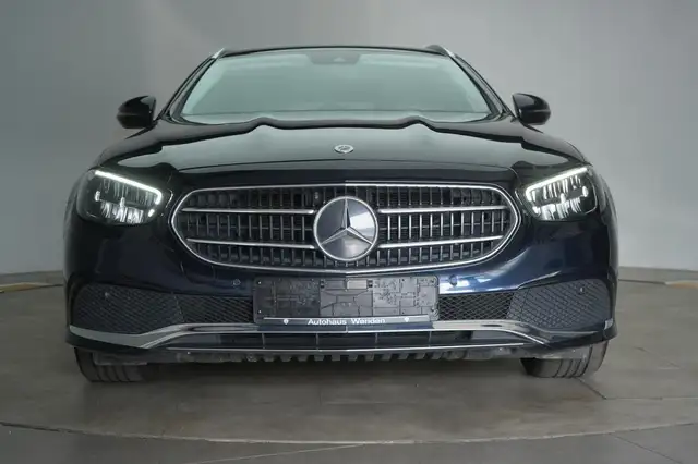 Mercedes-Benz 300 view 2