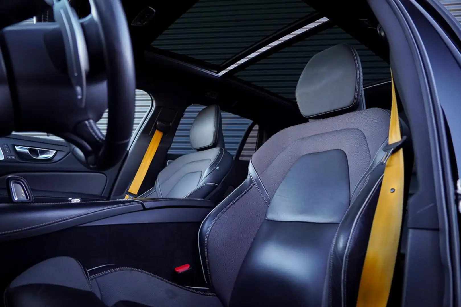 Volvo V60 2.0 T8 Twin Engine AWD Polestar 405 PK / Bowers&Wi Zwart - 2