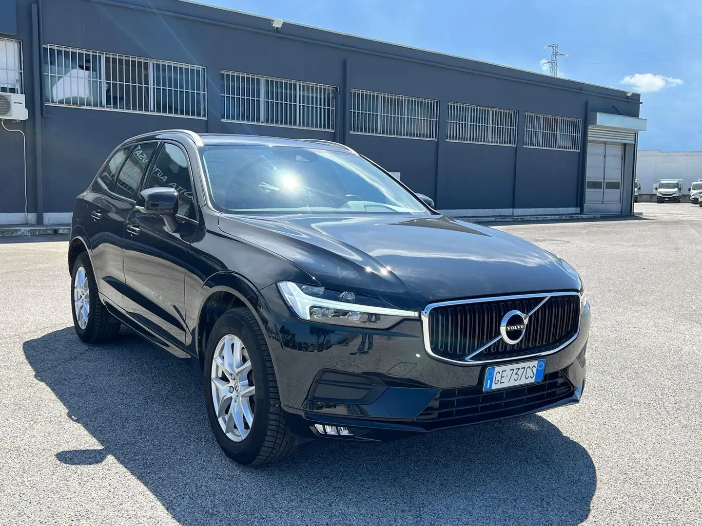Volvo XC60 2.0 Inscription Schwarz - 2
