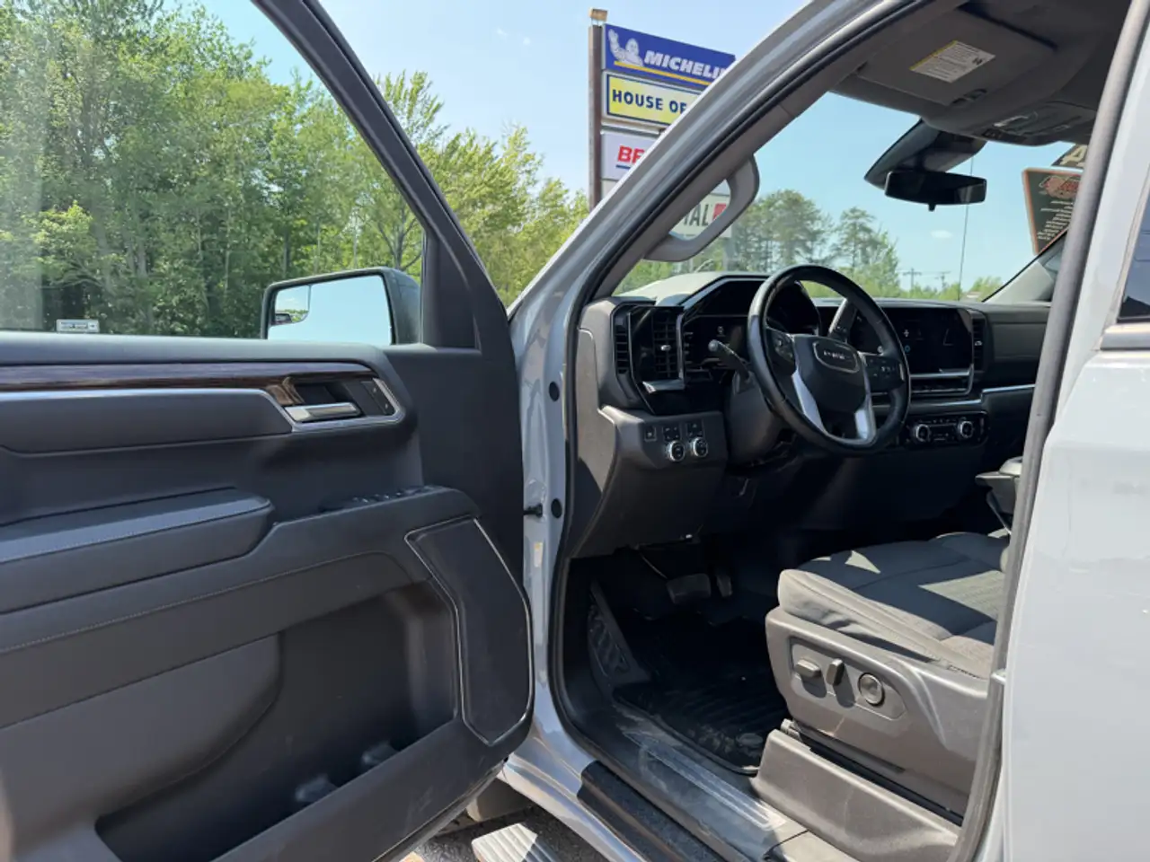 GMC Sierra 1500 снимка GMC Sierra 1500