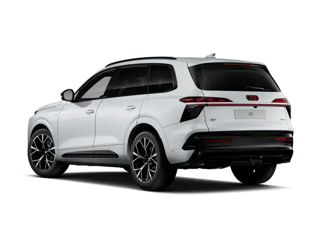 Audi Q7 view 4