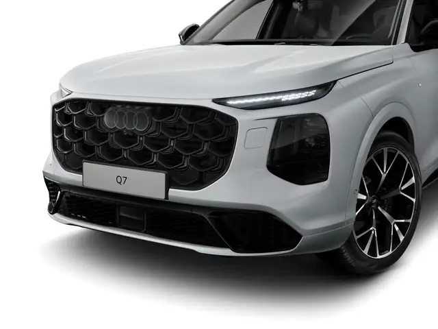 Audi Q7 view 7