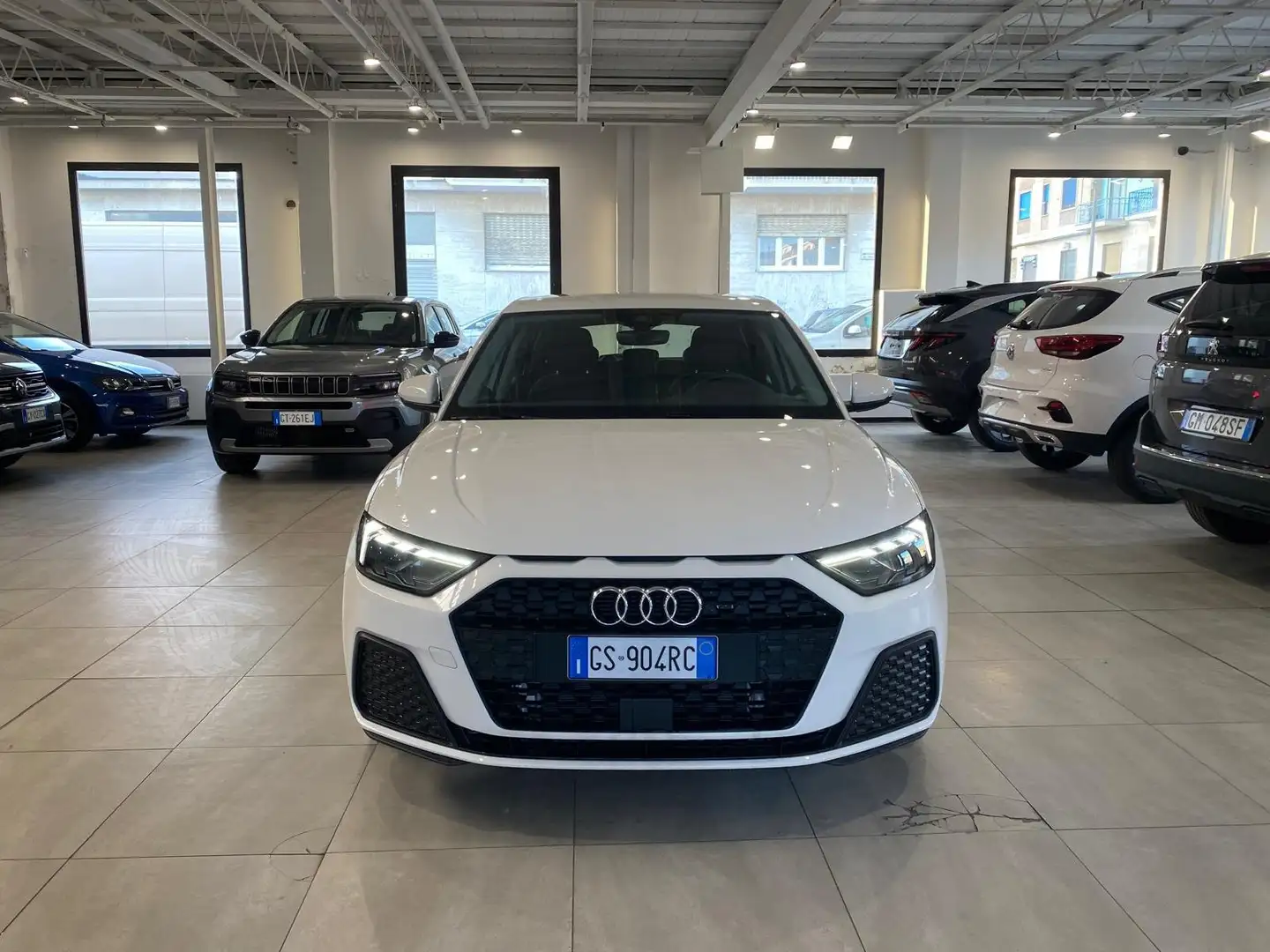 Audi A1 Sportback1.0 tfsi 95CV Business noleggio Weiß - 2