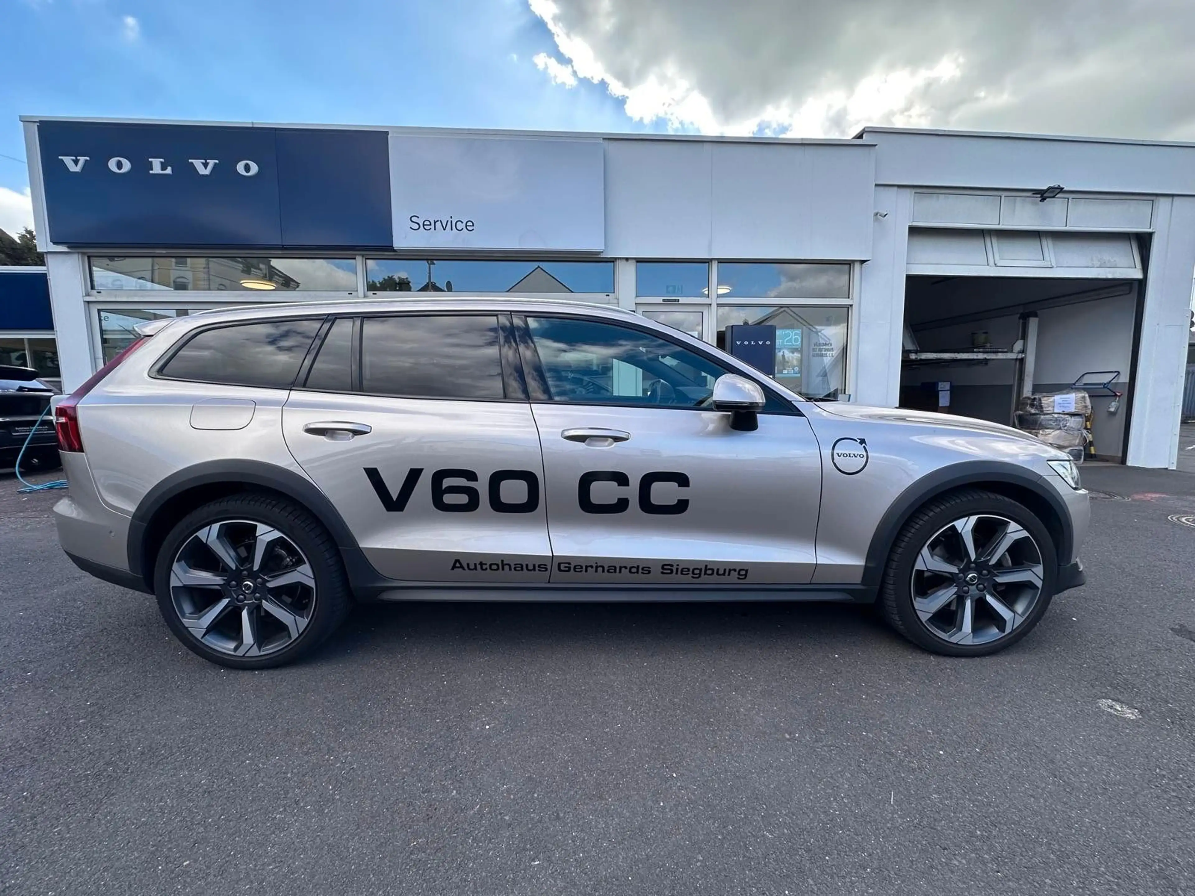 Volvo V60 Cross Country B4 AWD Ultimate,Pano,360°,20'',Standh. — photo 6