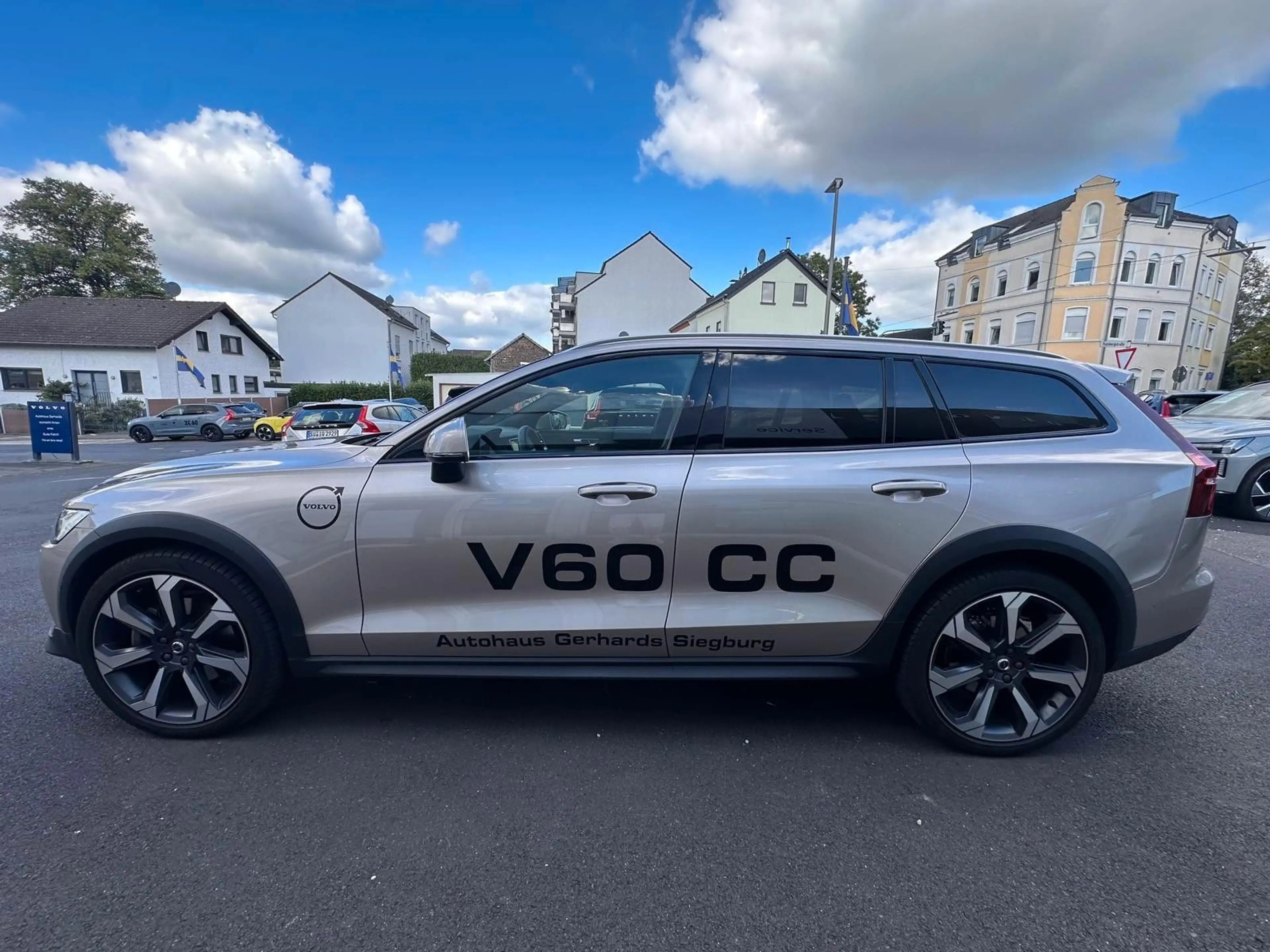Volvo V60 Cross Country B4 AWD Ultimate,Pano,360°,20'',Standh. — photo 12