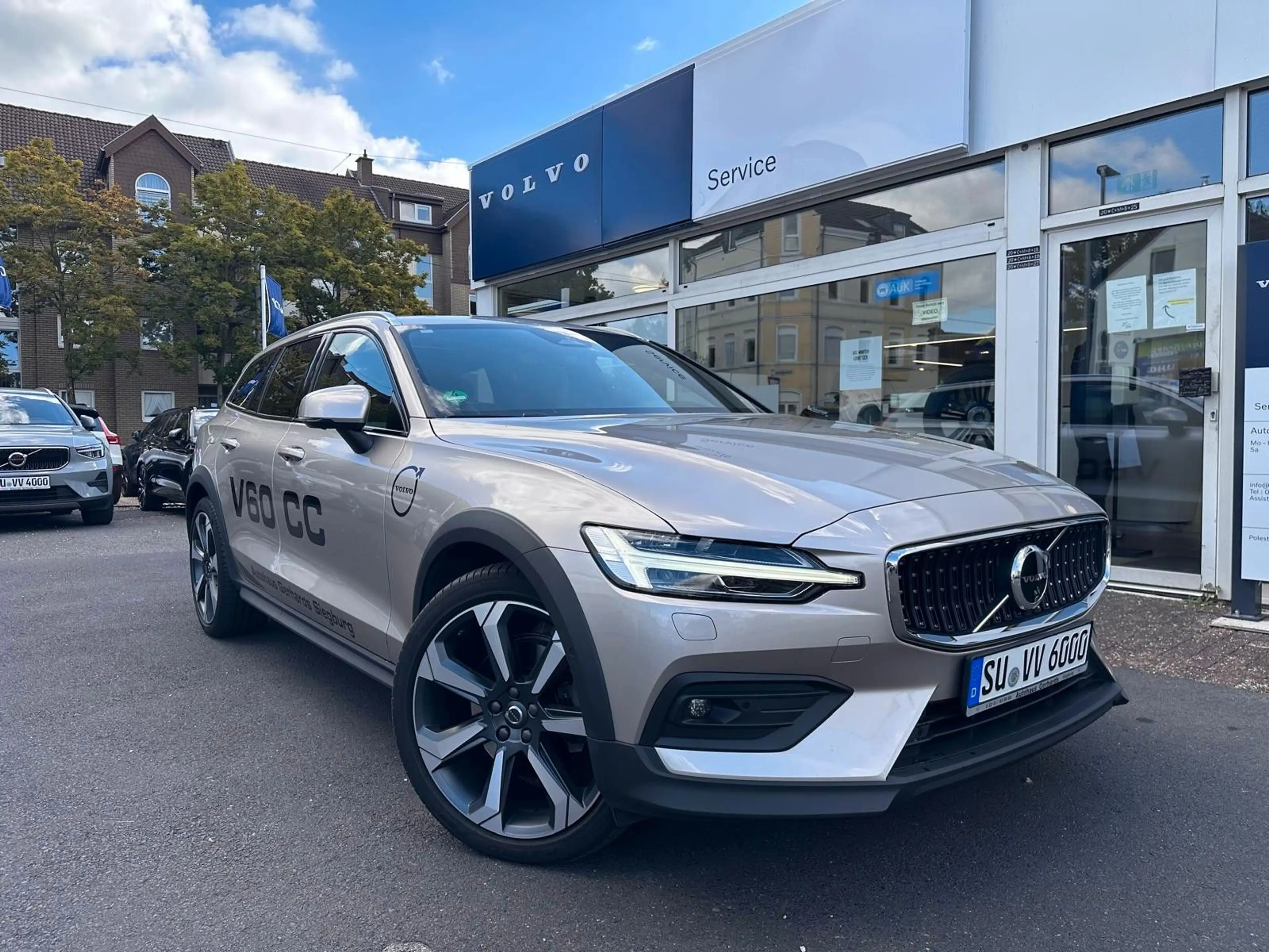 Volvo V60 Cross Country B4 AWD Ultimate,Pano,360°,20'',Standh. — photo 4