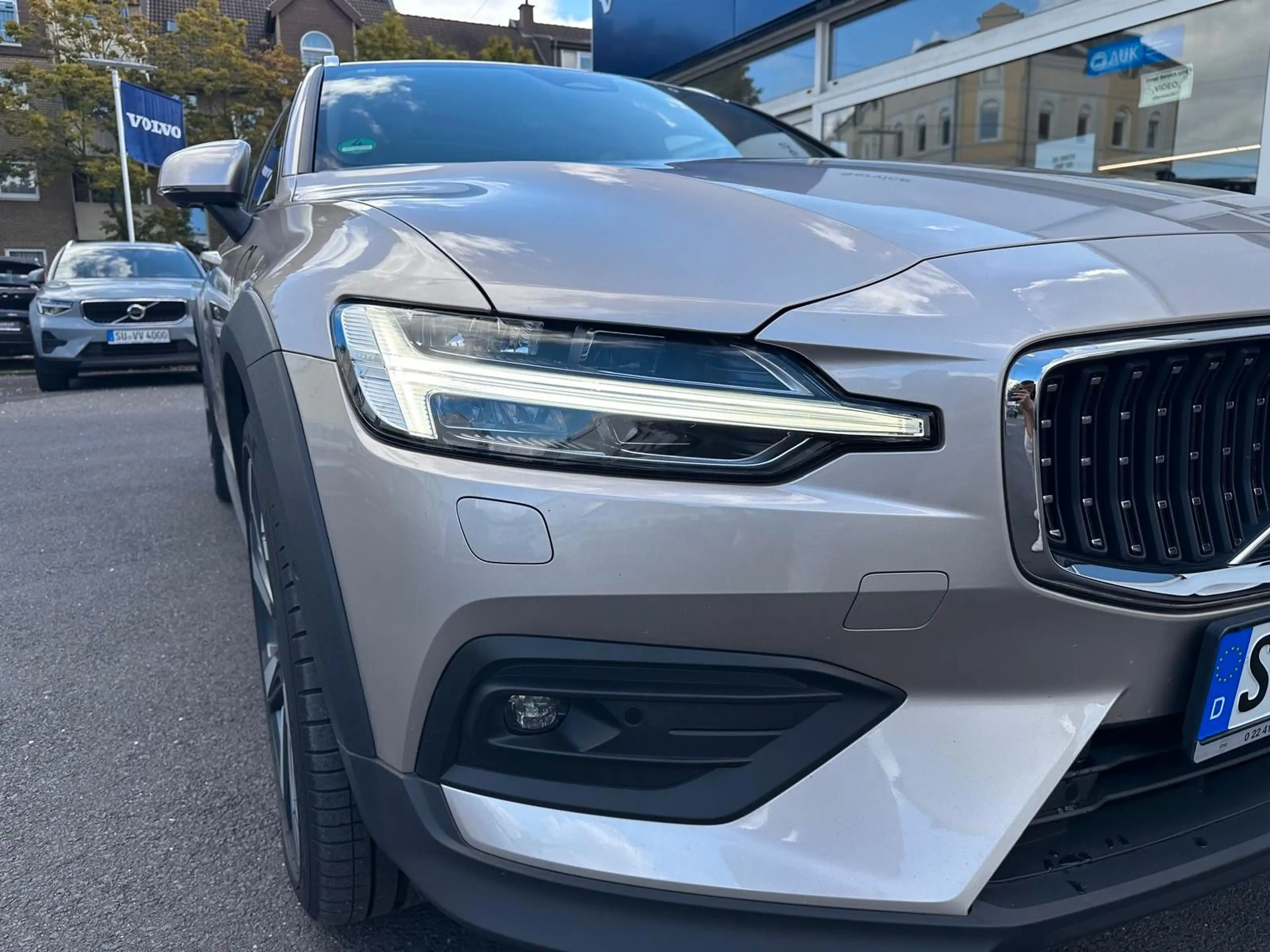 Volvo V60 Cross Country B4 AWD Ultimate,Pano,360°,20'',Standh. — photo 5