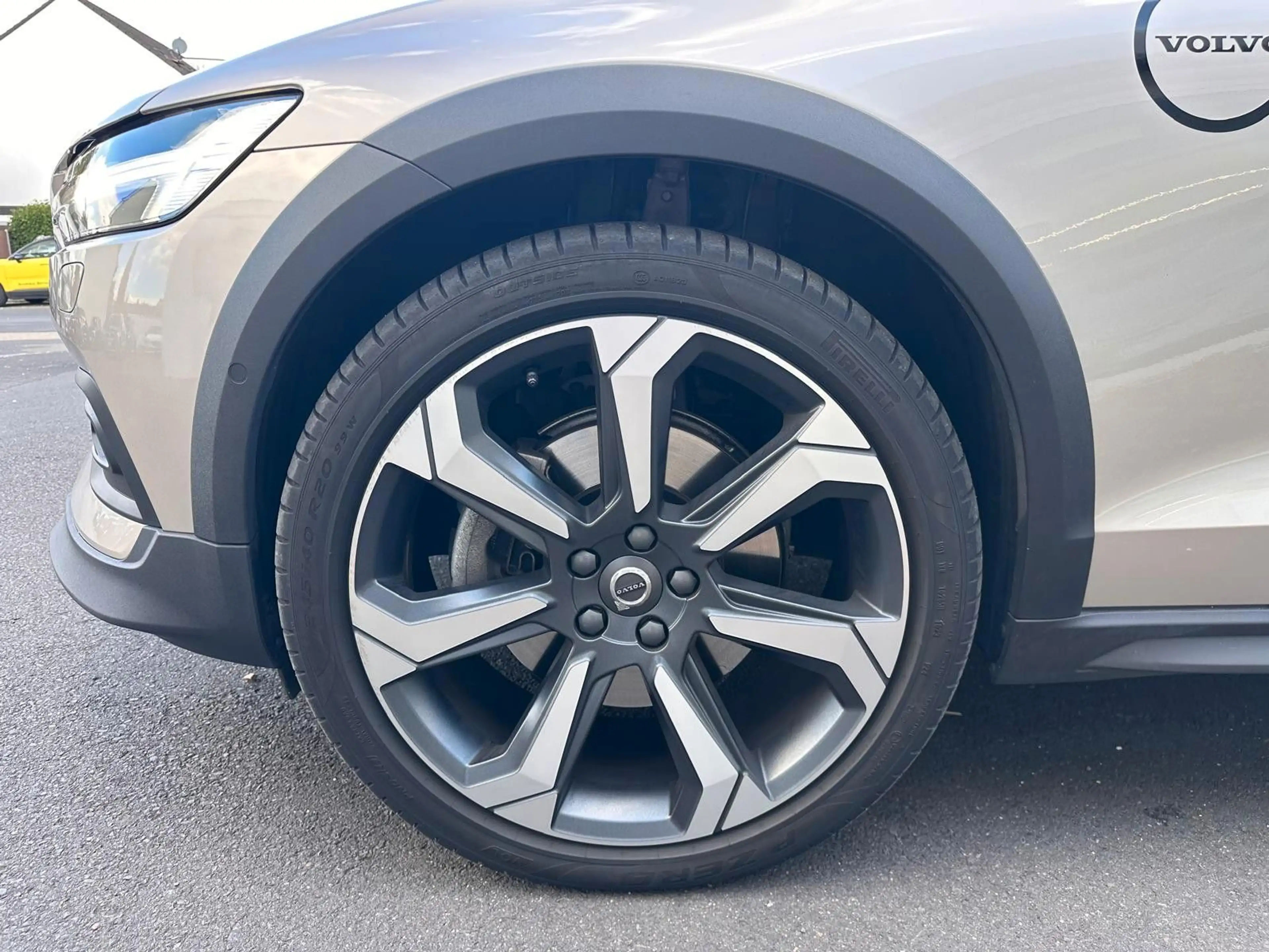 Volvo V60 Cross Country B4 AWD Ultimate,Pano,360°,20'',Standh. — photo 13