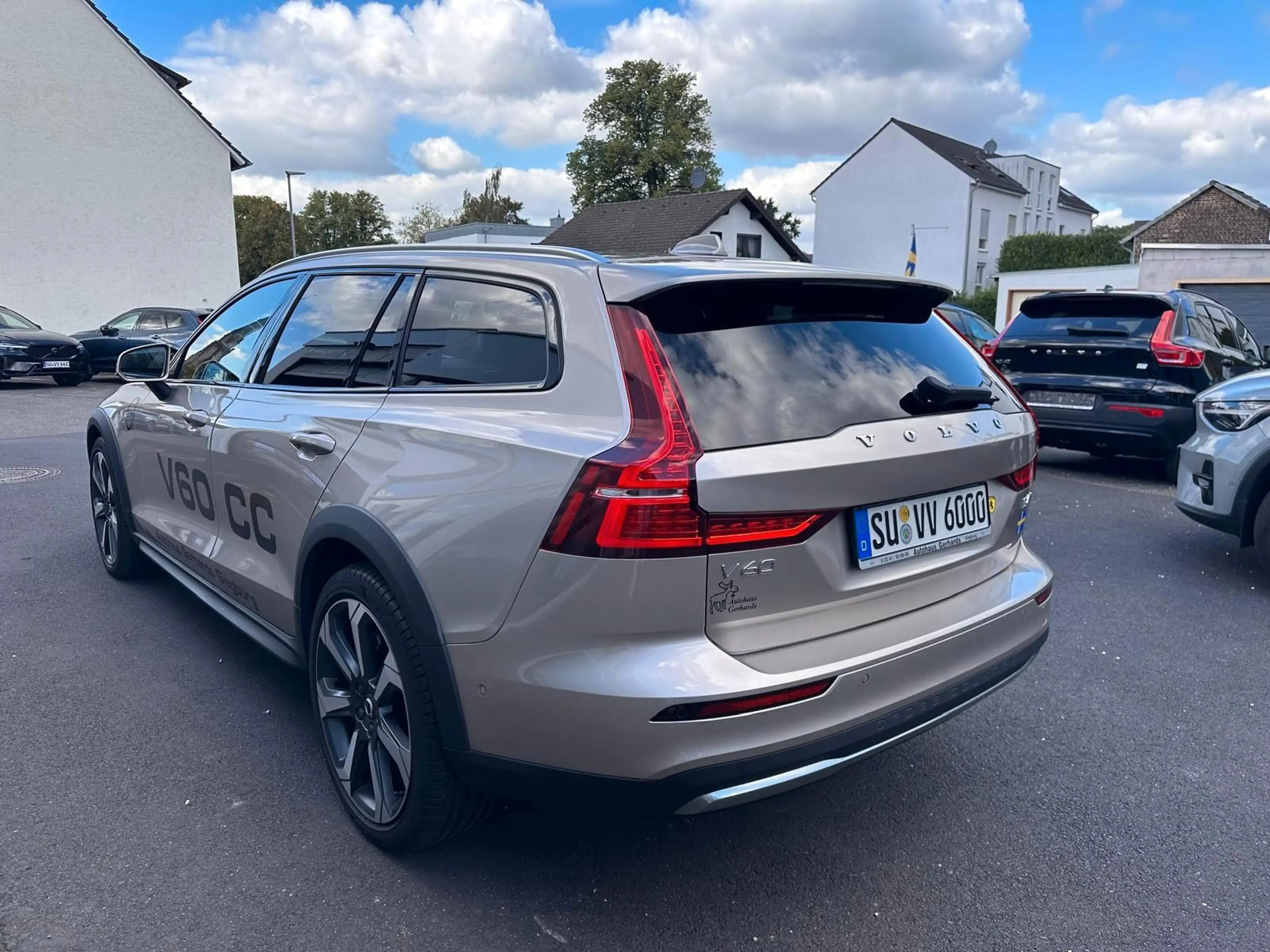 Volvo V60 Cross Country B4 AWD Ultimate,Pano,360°,20'',Standh. — photo 11