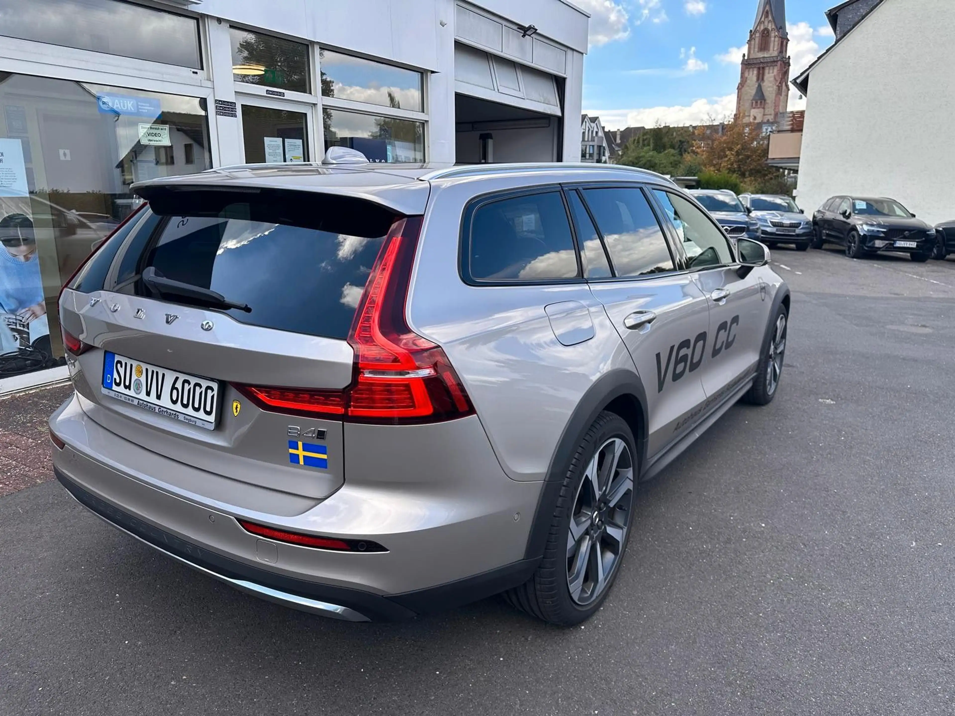 Volvo V60 Cross Country B4 AWD Ultimate,Pano,360°,20'',Standh. — photo 7