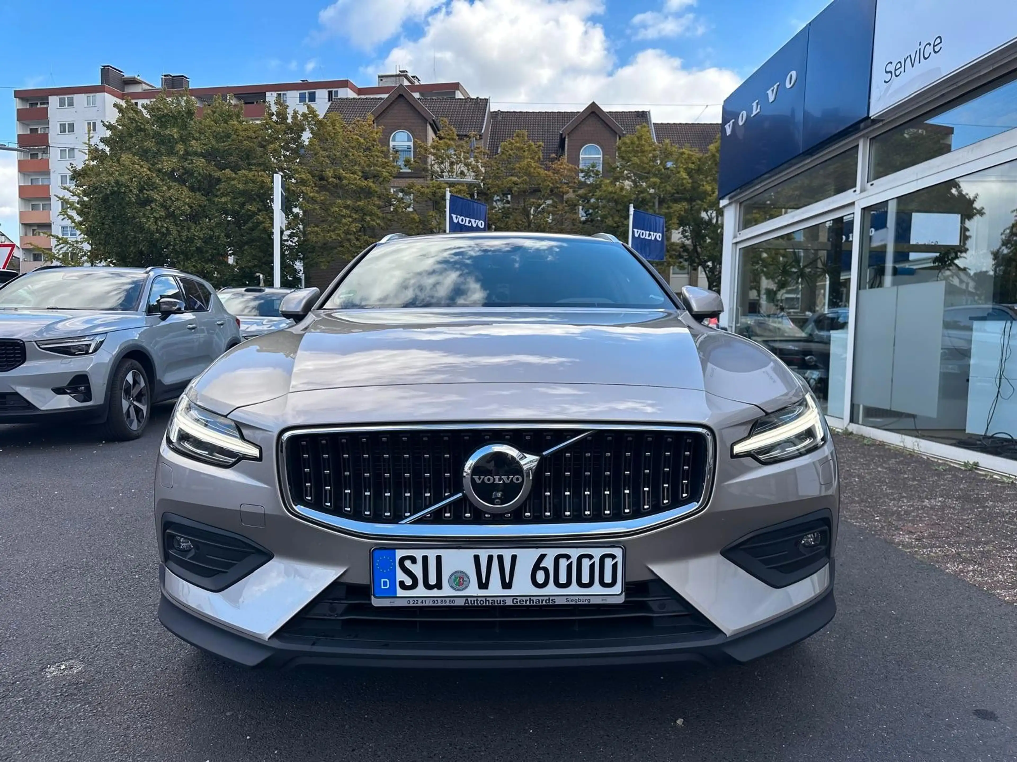 Volvo V60 Cross Country B4 AWD Ultimate,Pano,360°,20'',Standh. — photo 2