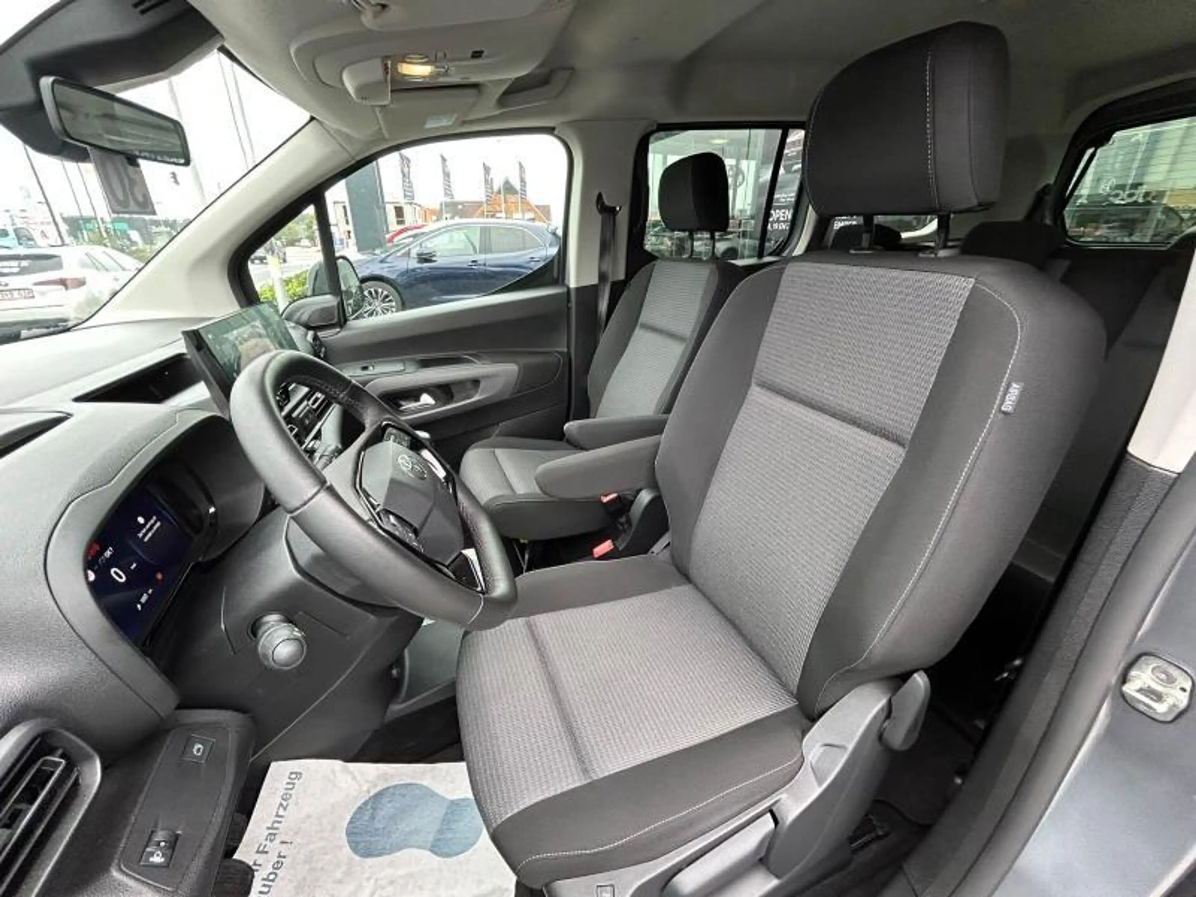 Toyota Verso 1.2B MT LWB FAMILY — photo 8
