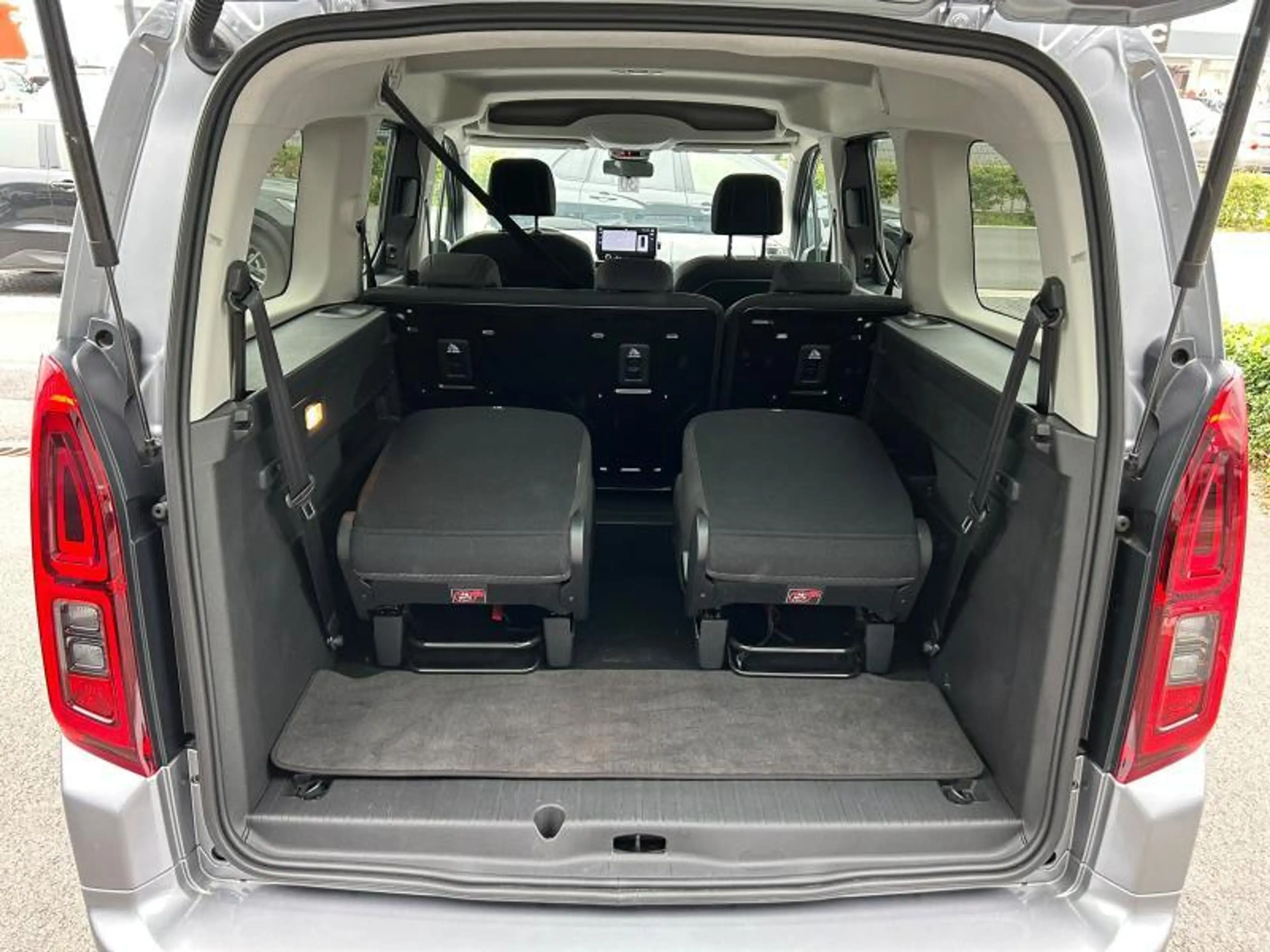 Toyota Verso 1.2B MT LWB FAMILY — photo 7