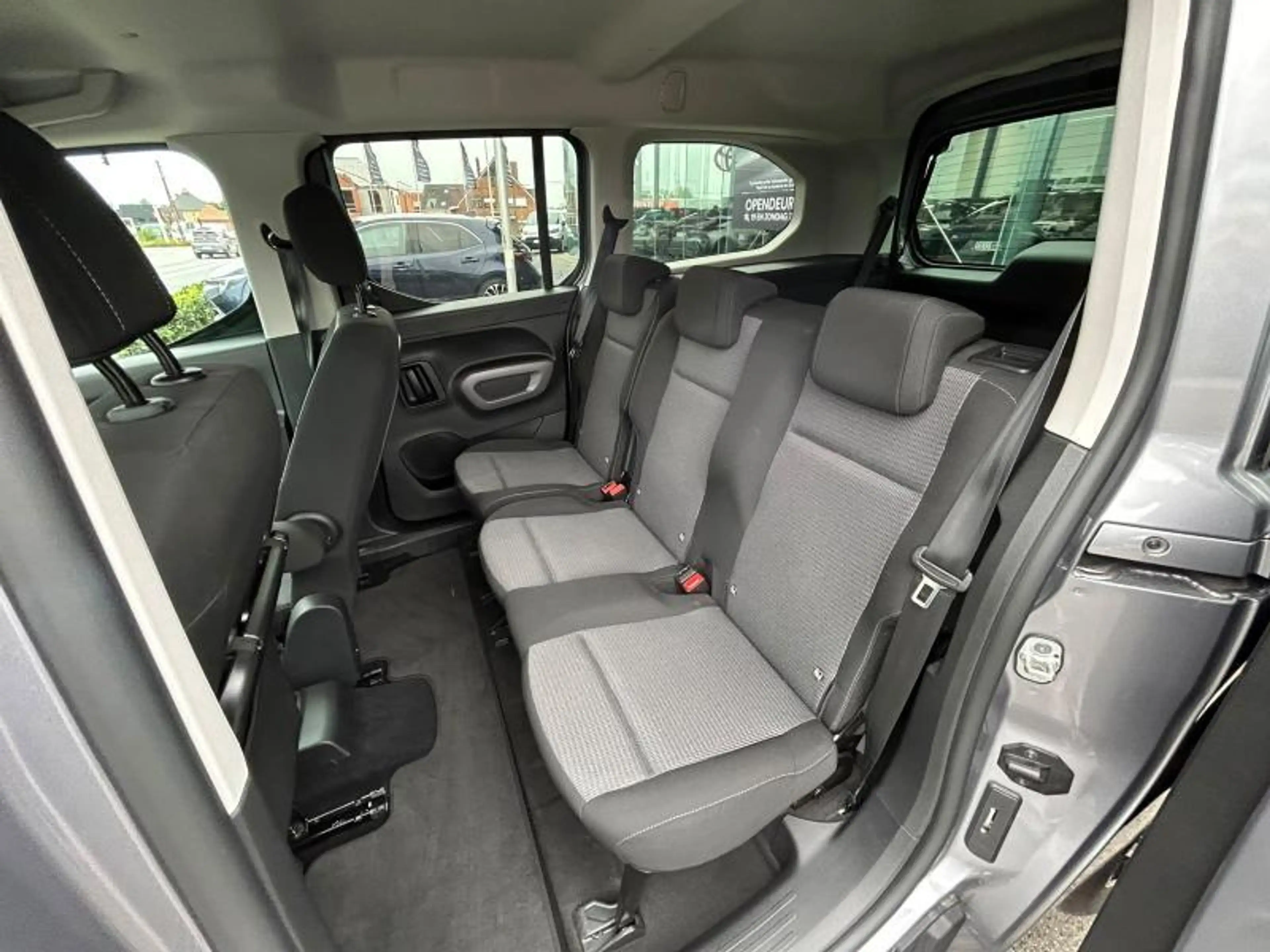 Toyota Verso 1.2B MT LWB FAMILY — photo 9