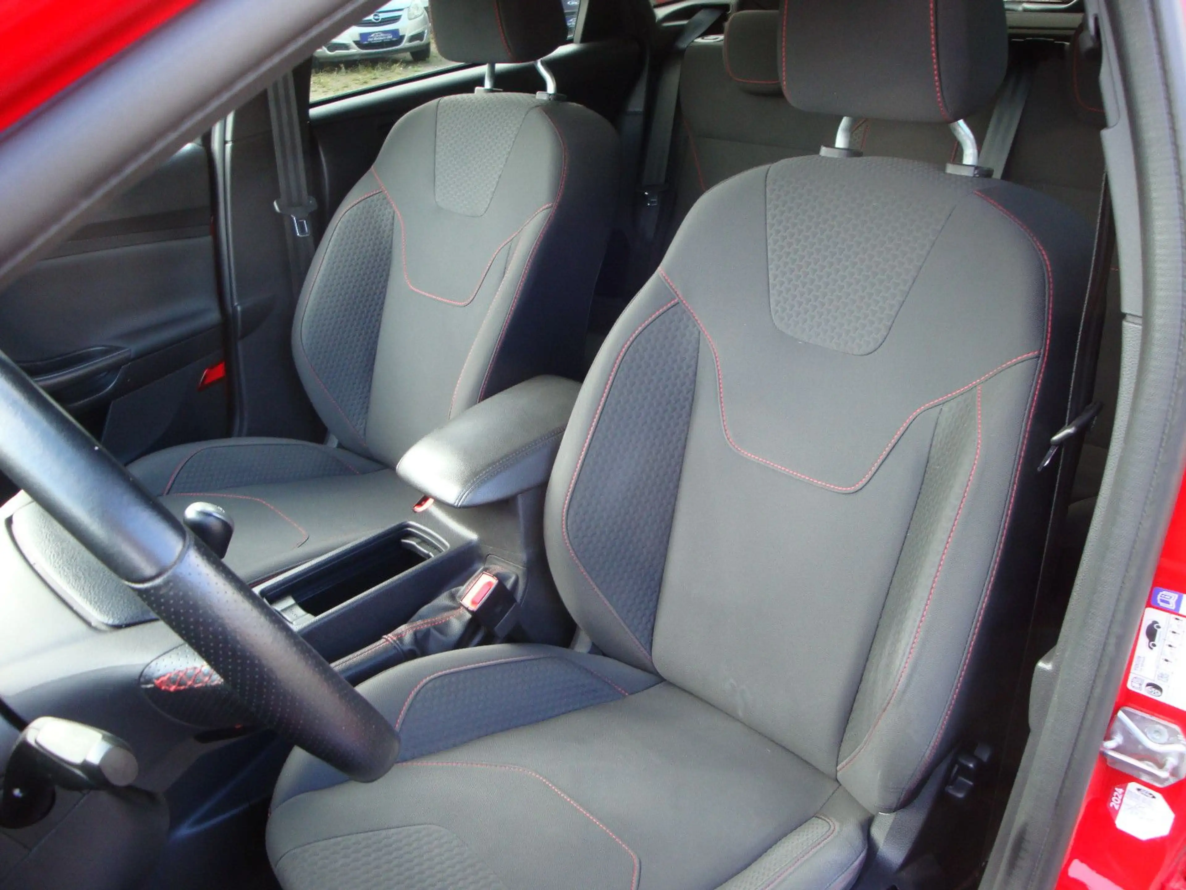 Ford Focus 1,5 EcoBoost 134kW ST-Line — photo 11