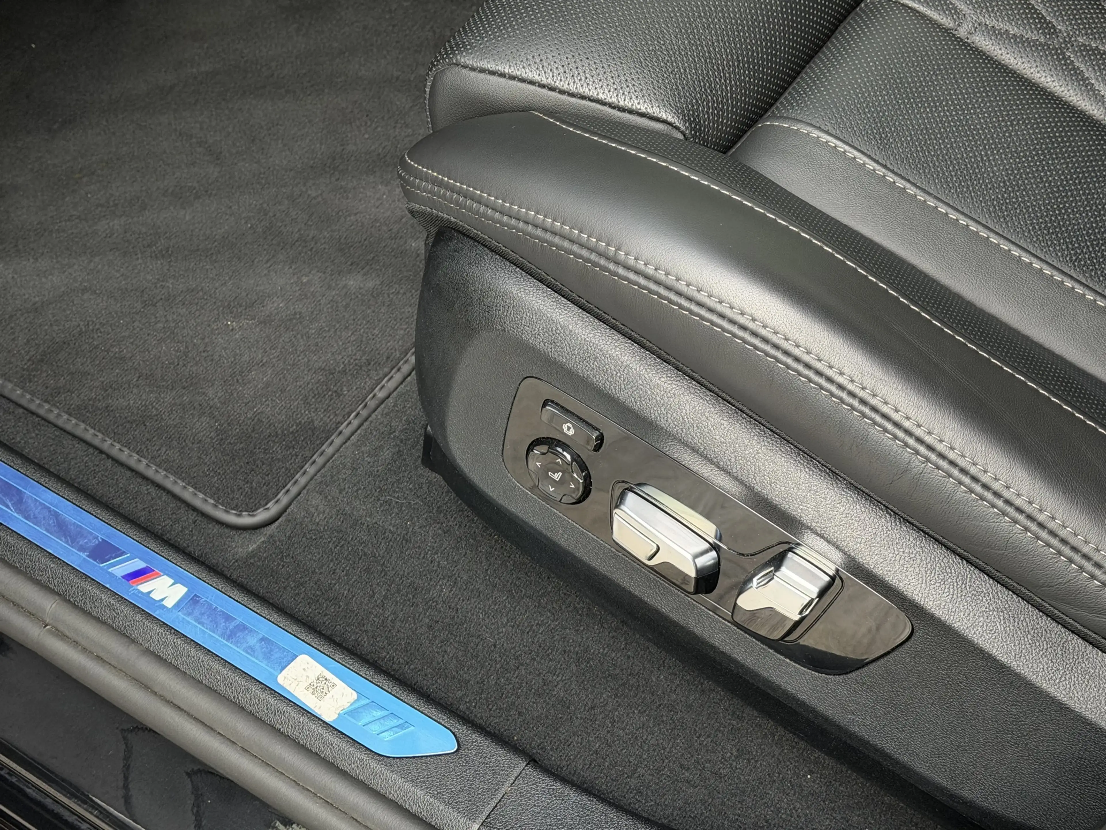 BMW X6 xDr40d M Sport Pro Luft AHK 22Zoll B&W UPE142 — photo 14