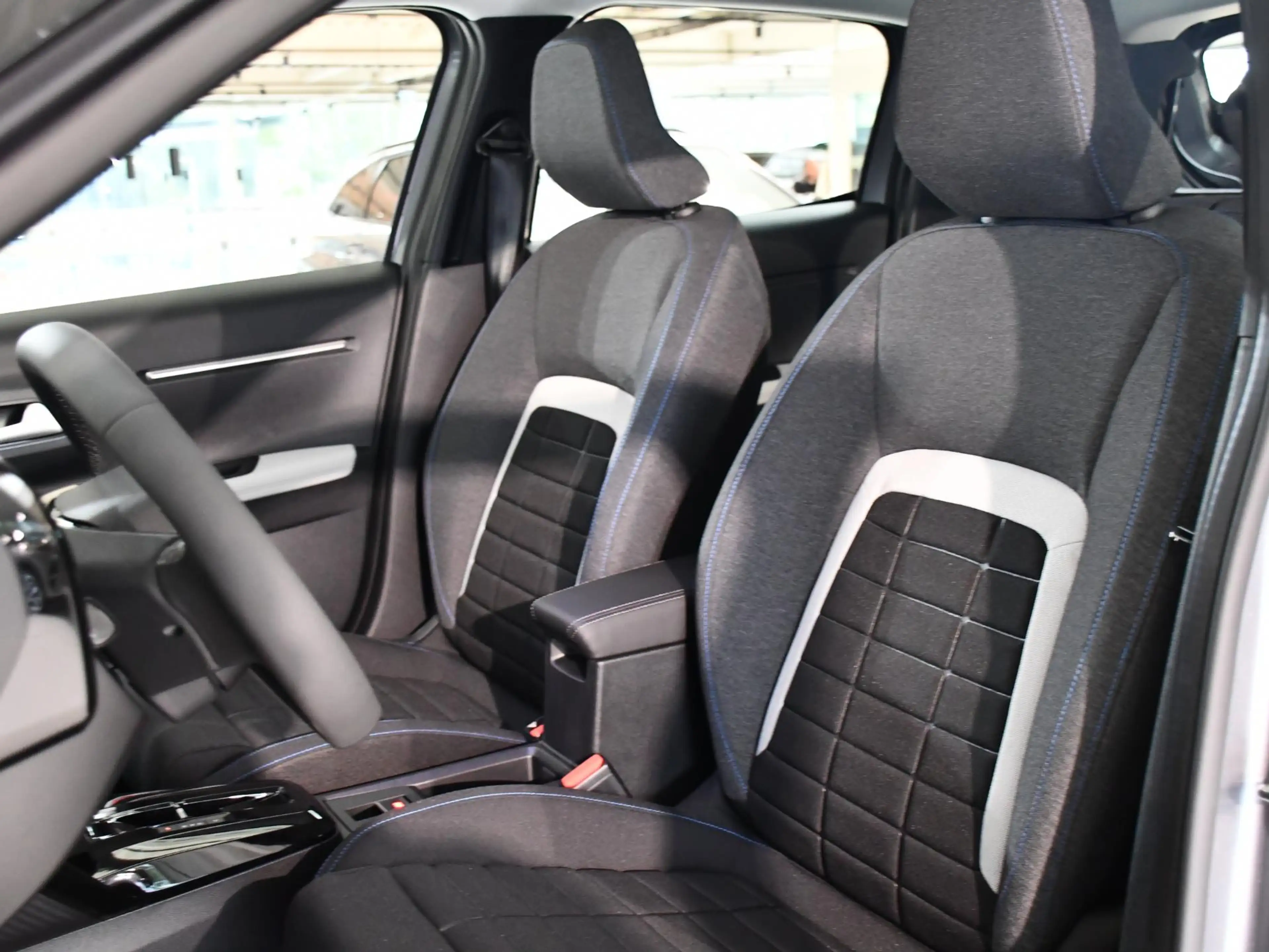 Citroen E-C3 Plus 113pk Comfort Range 44 kWh Leverbaar december — photo 6