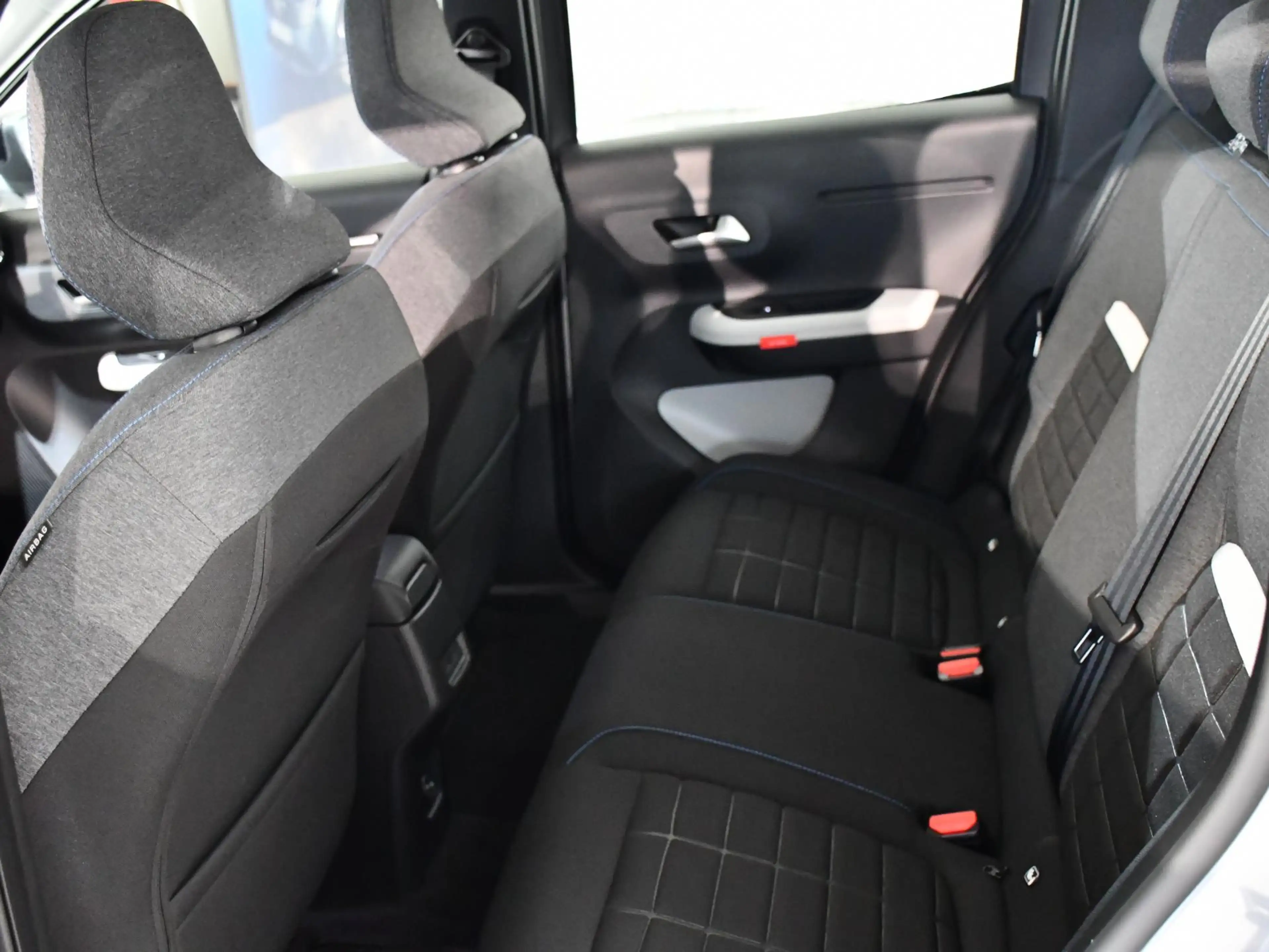 Citroen E-C3 Plus 113pk Comfort Range 44 kWh Leverbaar december — photo 12